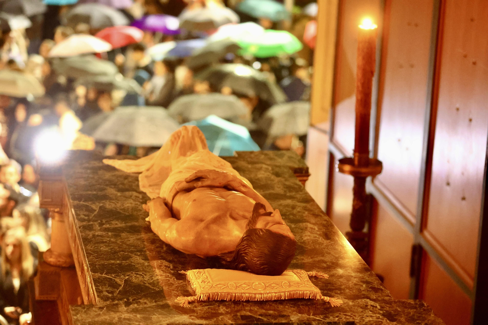 El Sepulcro en el Viernes Santo en Málaga El Sepulcro en el Viernes Santo en Málaga