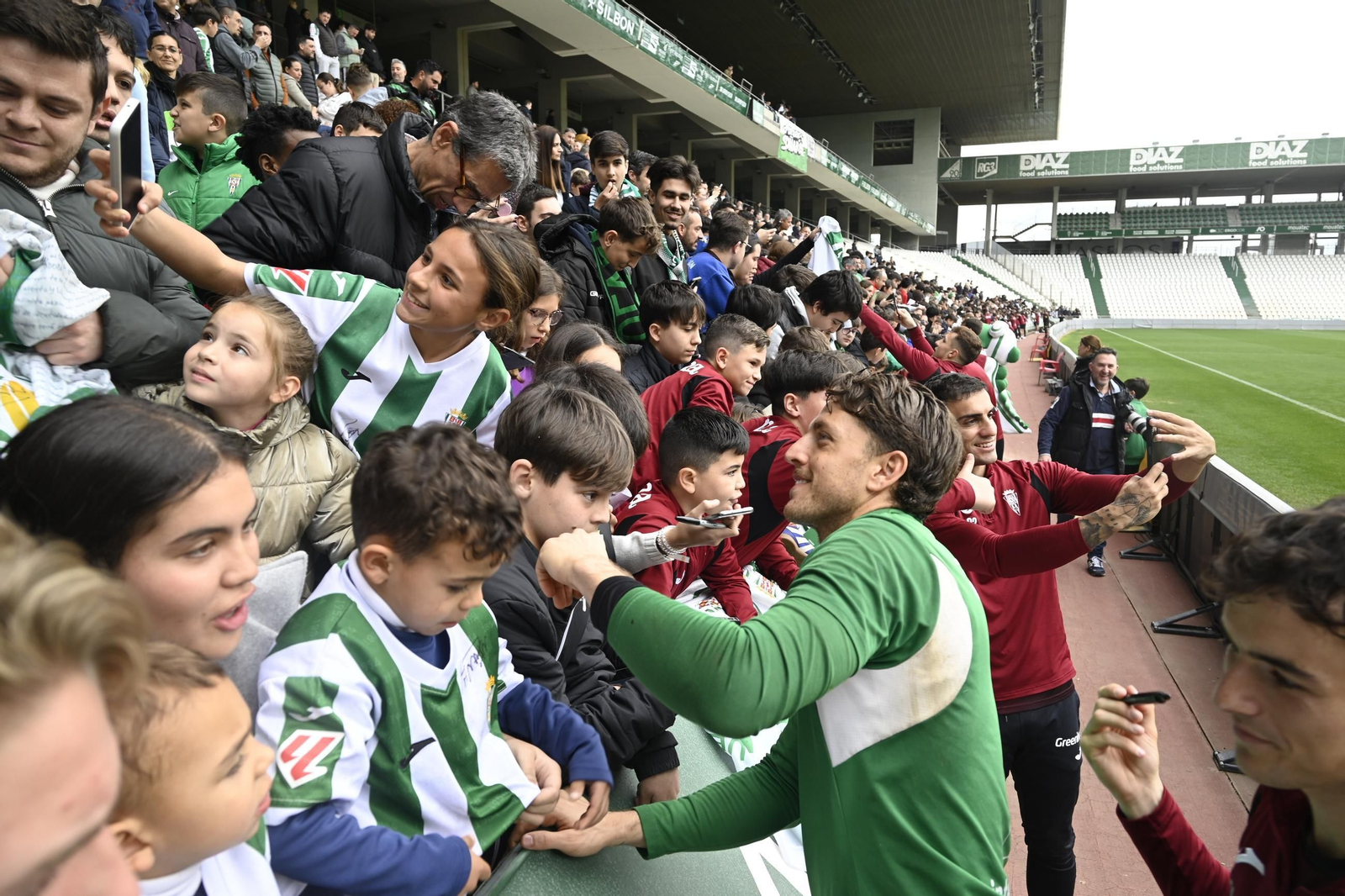 El Córdoba CF se deja querer por su afición en el Día de Andalucía