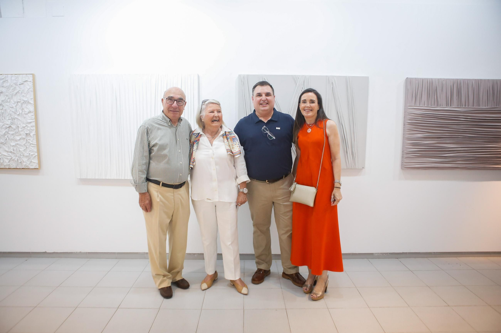 Las fotos de la exposición El mundo de Ara de Feli Muñoz en la sala Cajasur de Algeciras