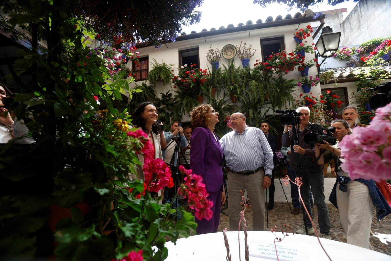 María Jesús Montero visita los patios de Córdoba