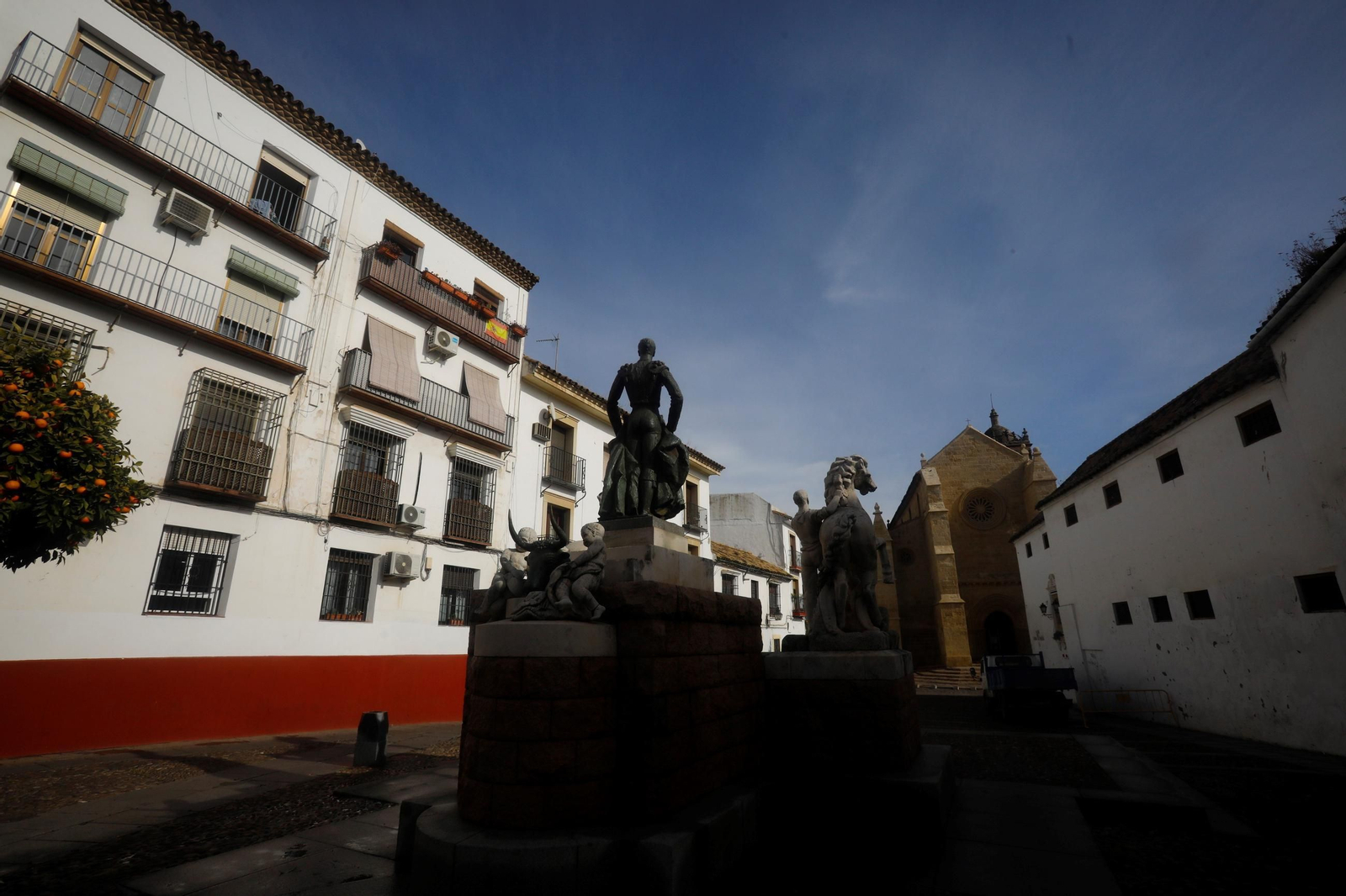 Un paseo en imágenes por el barrio de Santa Marina en pleno invierno