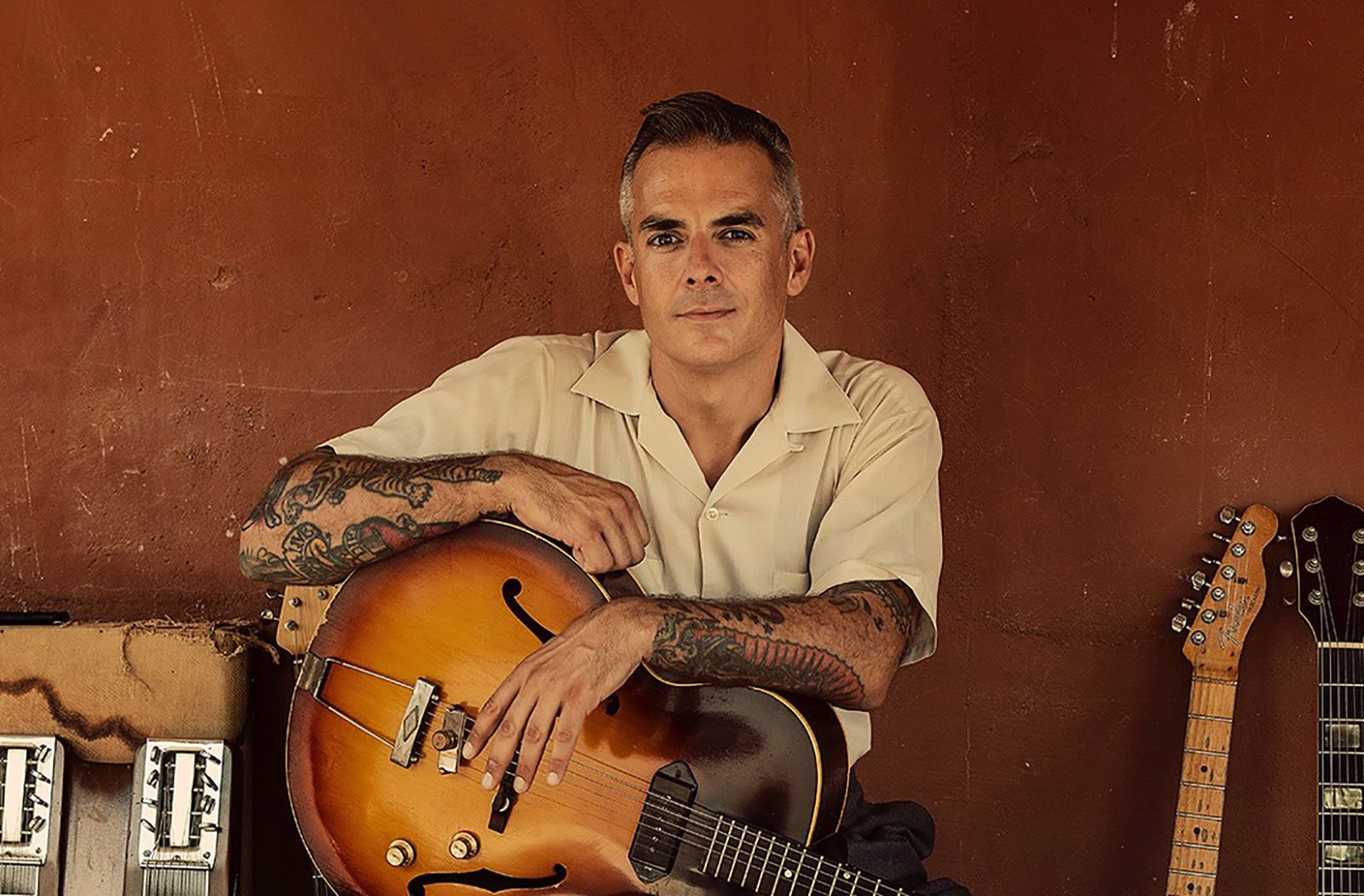 Mario Cobo ofrece una actuación en el Teatro Apolo.