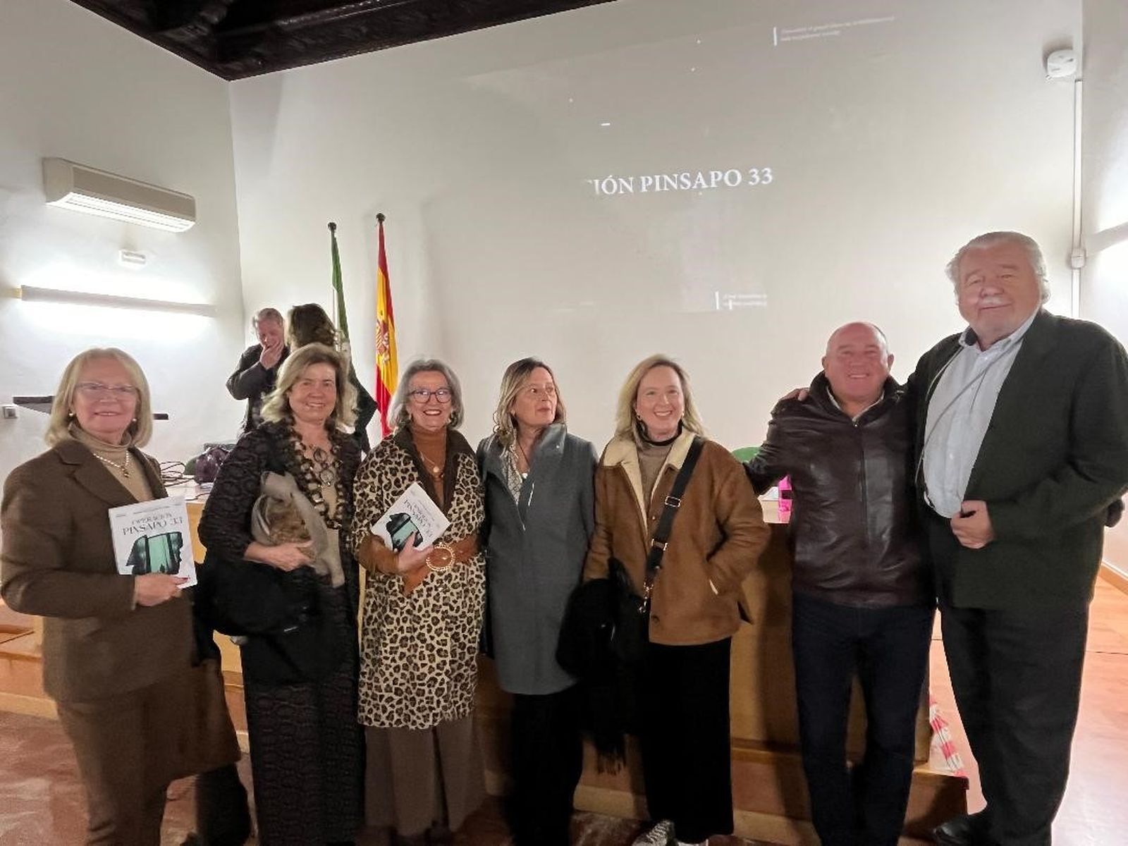 Asunción Rodríguez, Elvira Manrique de Lara, Nieves, Araceli y Rocío Rodríguez, Cristóbal  Vicho y Javier Chico de Guzmán.