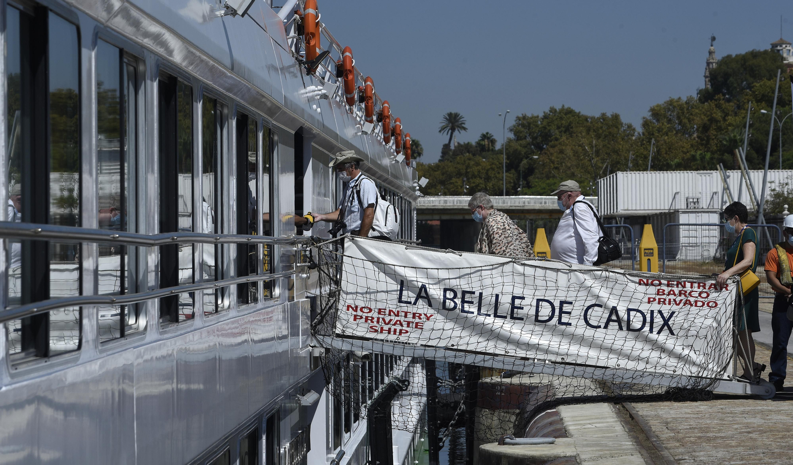 Más de 100 cruceristas, en una travesía por el Guadalquivir rumbo a Huelva y Cádiz