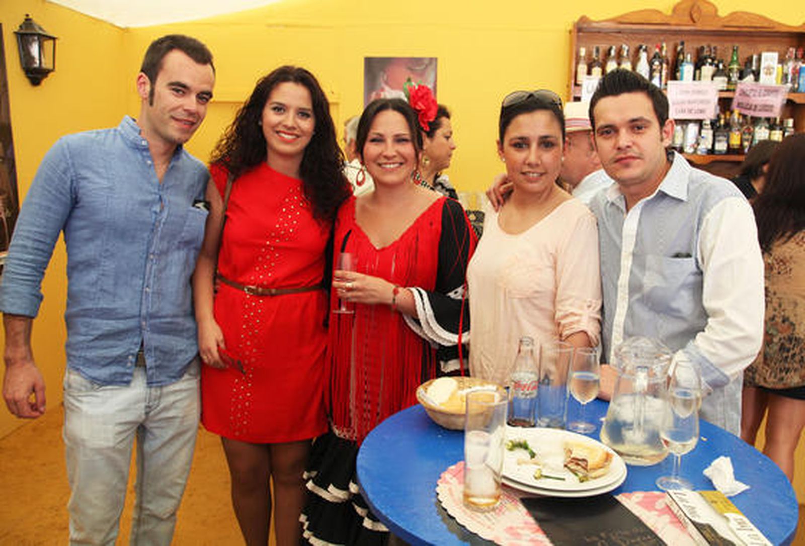 Javier Cervera, la comercial de Diario de Jerez, Marisa López; Iris Sánchez, María Sánchez y José María Arias en la caseta de este medio. 

Foto: Vanesa Lobo