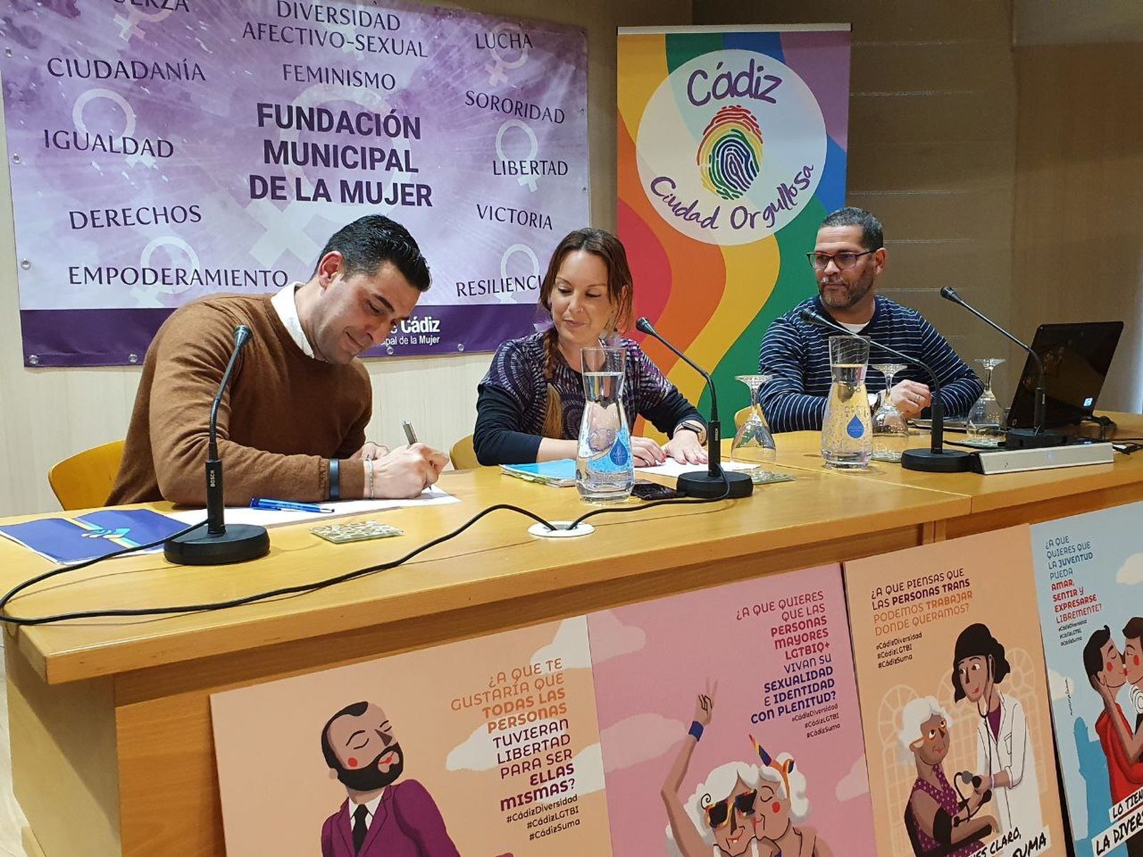 Una imagen de la firma de buenas prácticas en la asambleas de la Agrupación Deportiva Ibérica LGTBI+