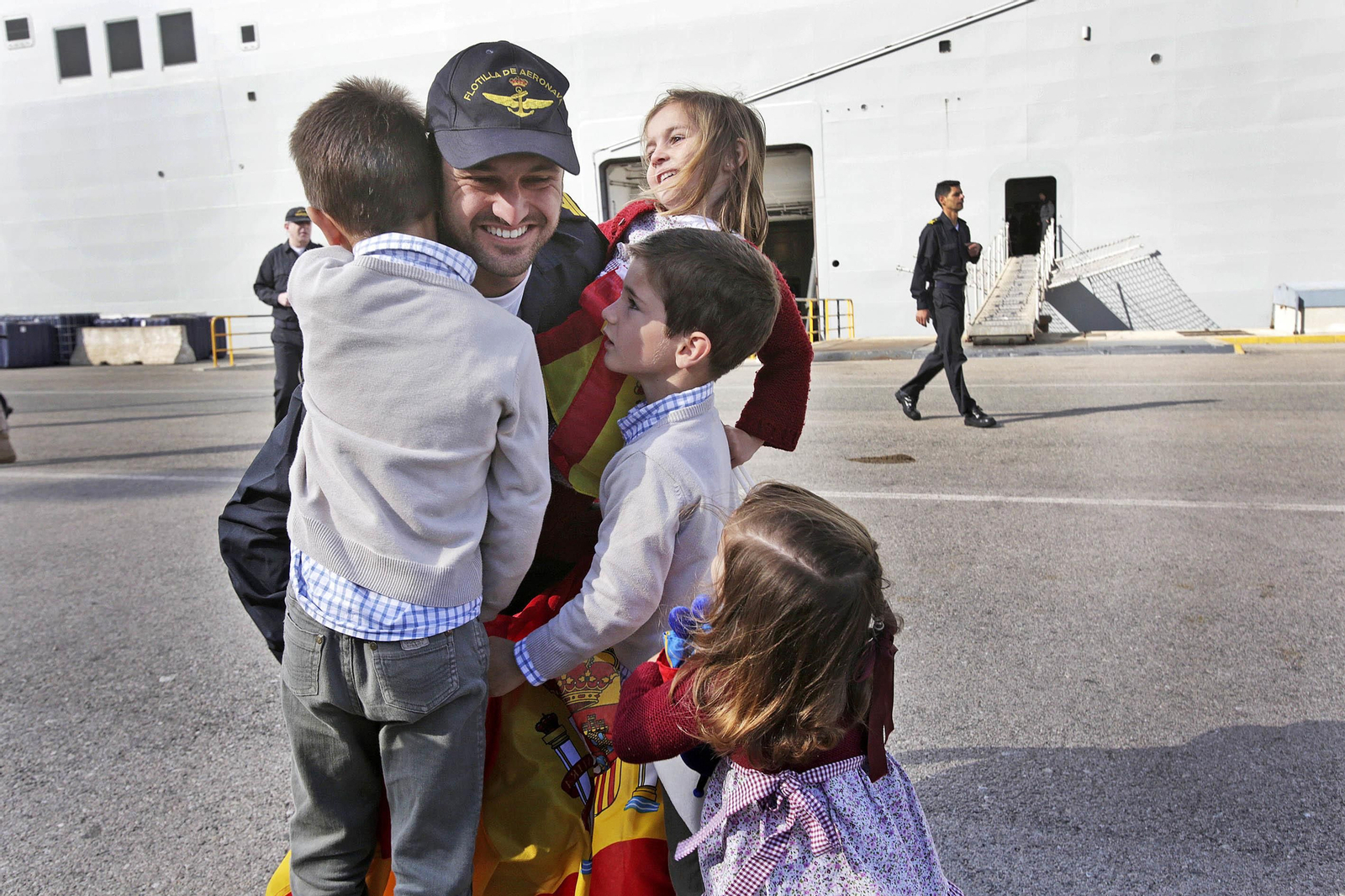 Imágenes de la despedida del 'Juan Carlos I'