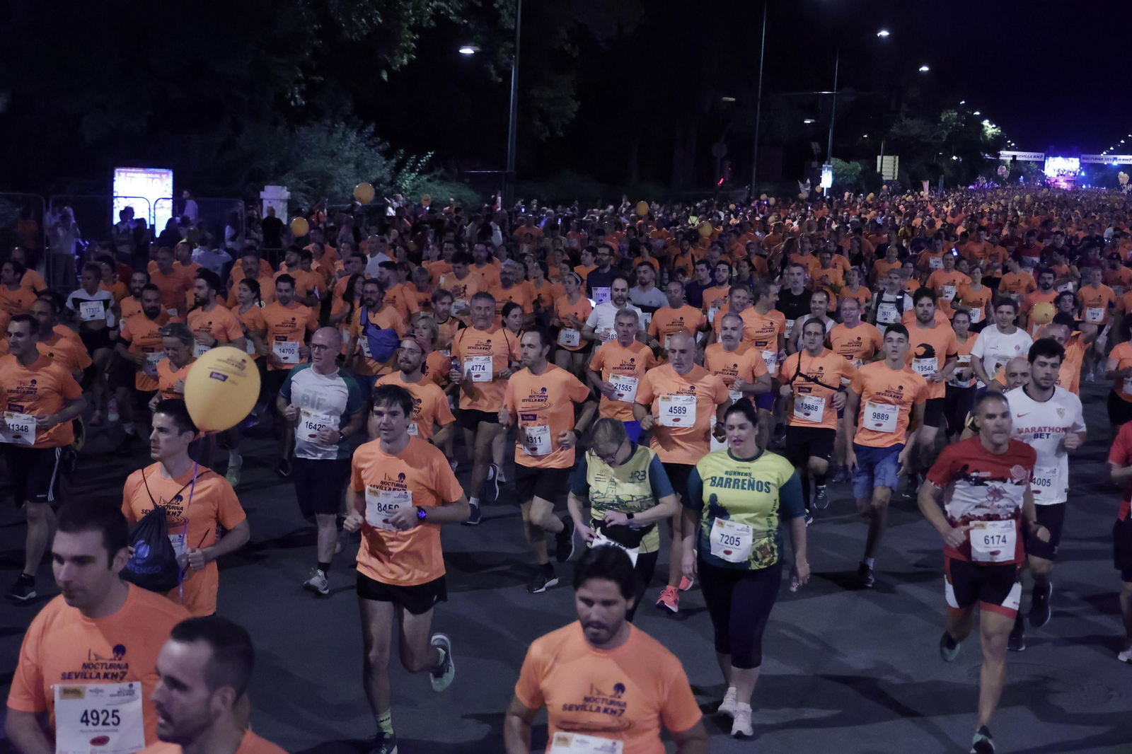 Búscate en la Carrera Nocturna de Sevilla (2)
