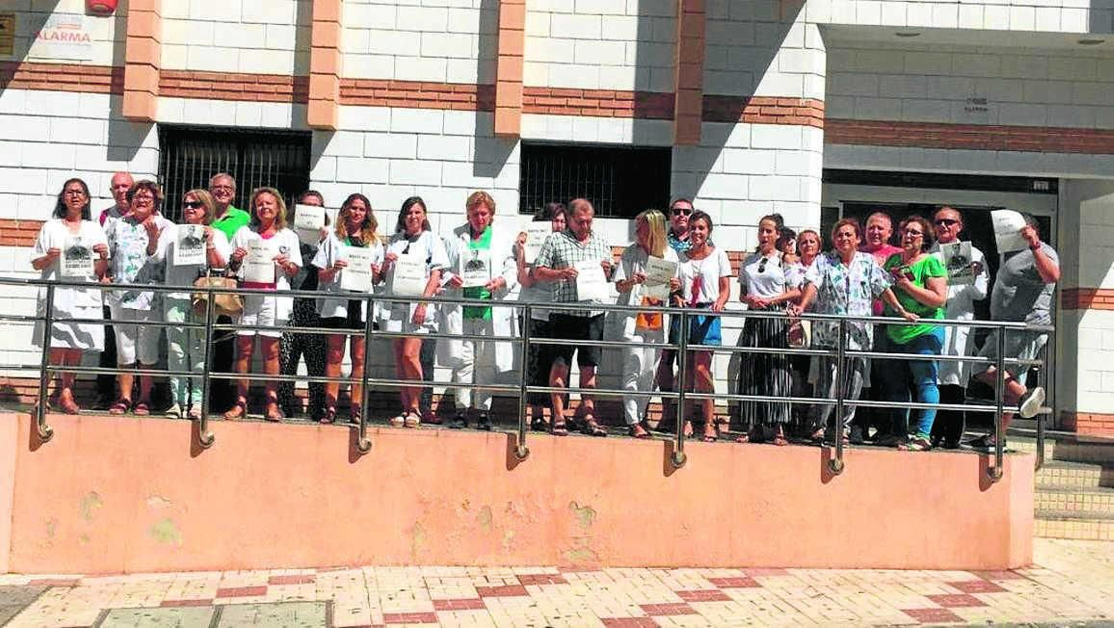 Personal de un centro sanitario durante una protesta contra las agresiones.