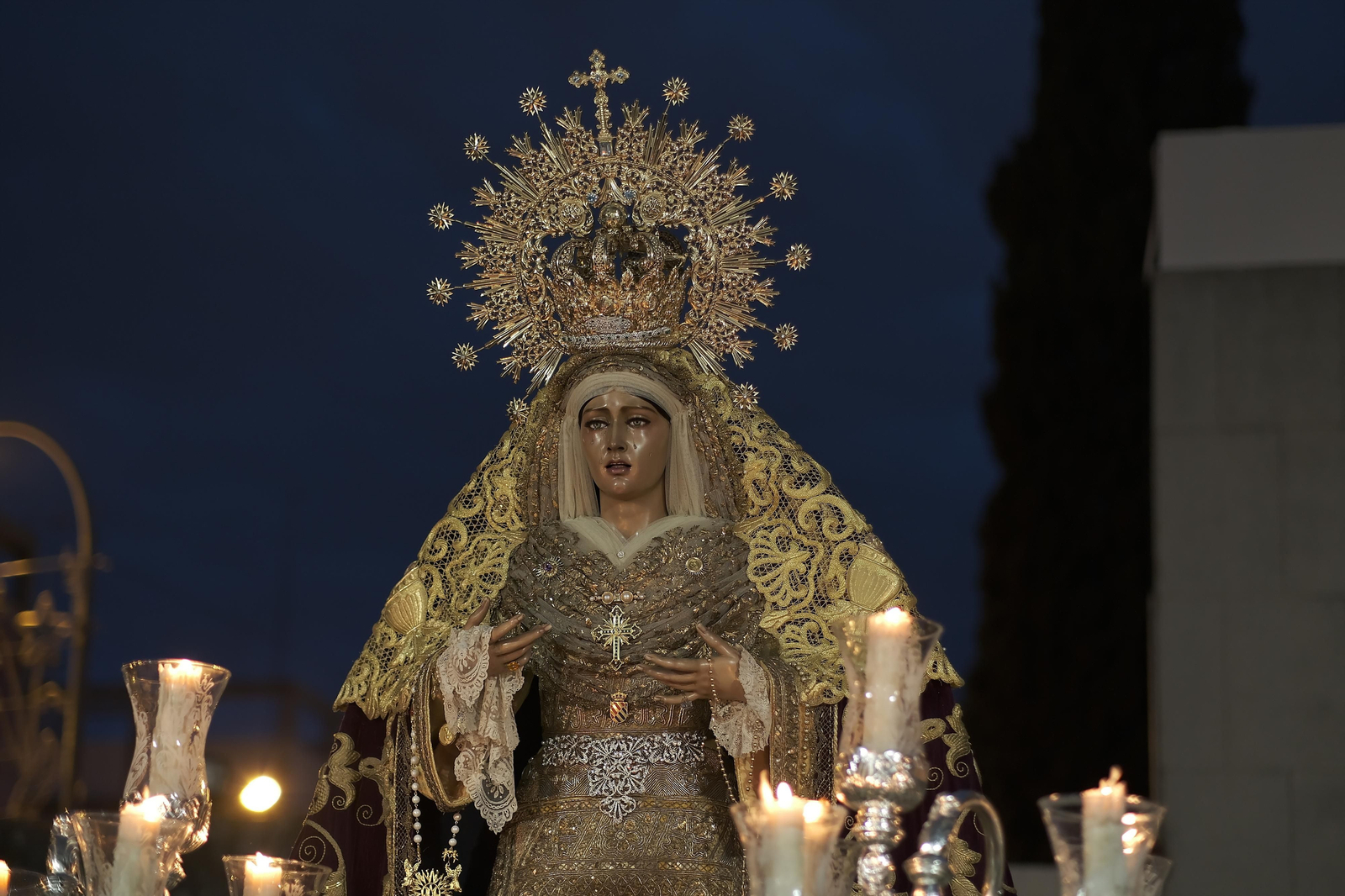 Las imágenes del rosario vespertino de la Virgen del Rosario de San Pablo