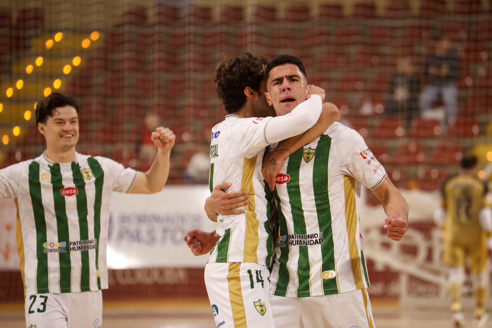 Las mejores fotos del ambiente en Vista Alegre para el Córdoba Futsal - O Parrulo Ferrol