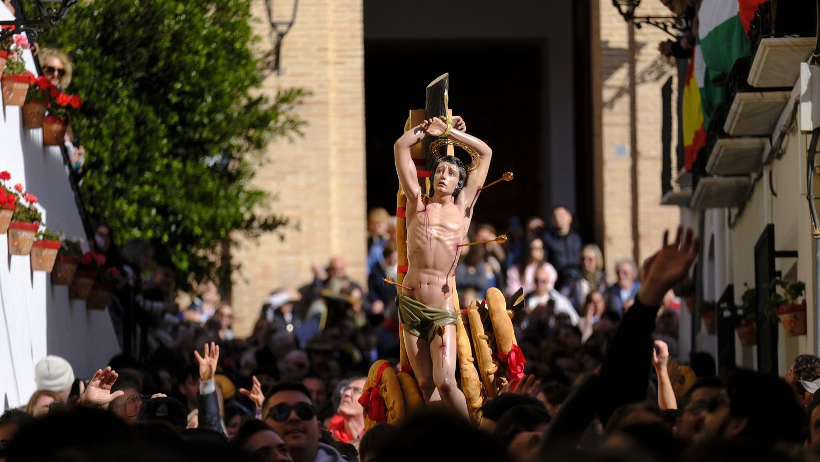 Procesión de San Sebastián y tirada de roscos en Lubrín, en imágenes