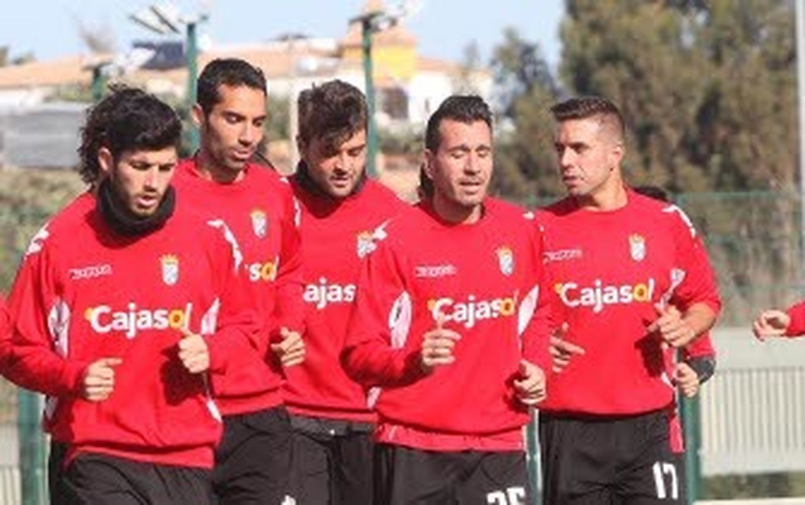 Vito corre junto a Sousa en un entrenamiento en Medina./Vanesa Lobo