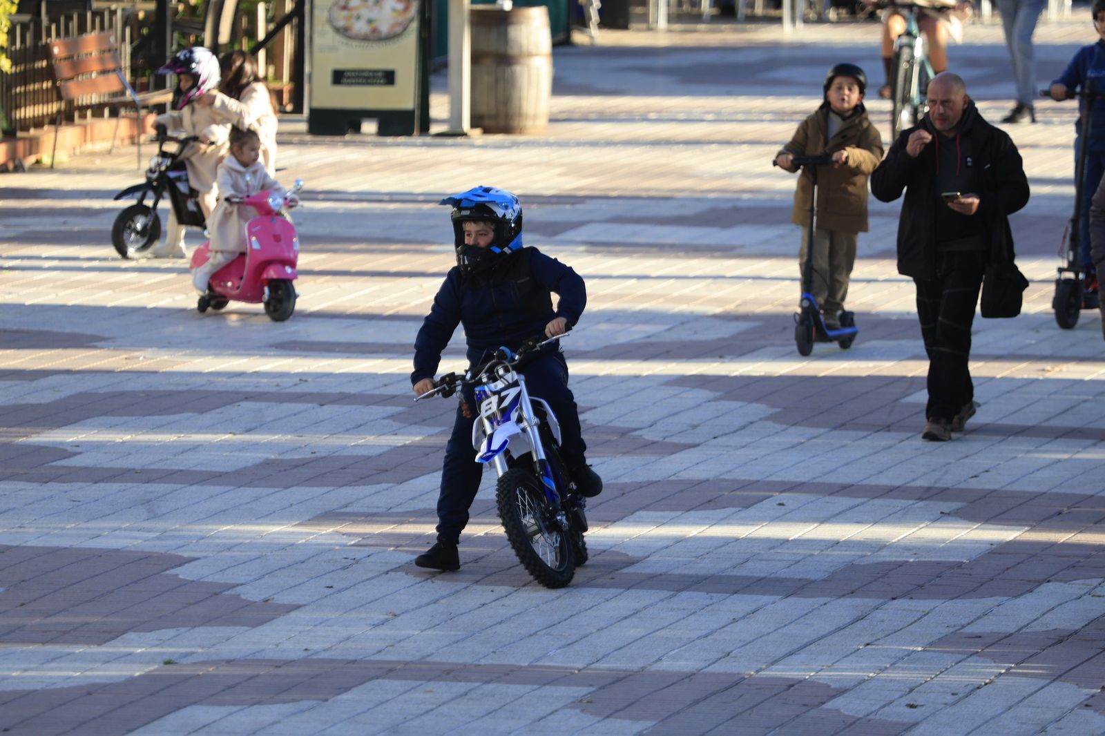 Las fotos de los juegos en la calle y ambiente en el día de Reyes