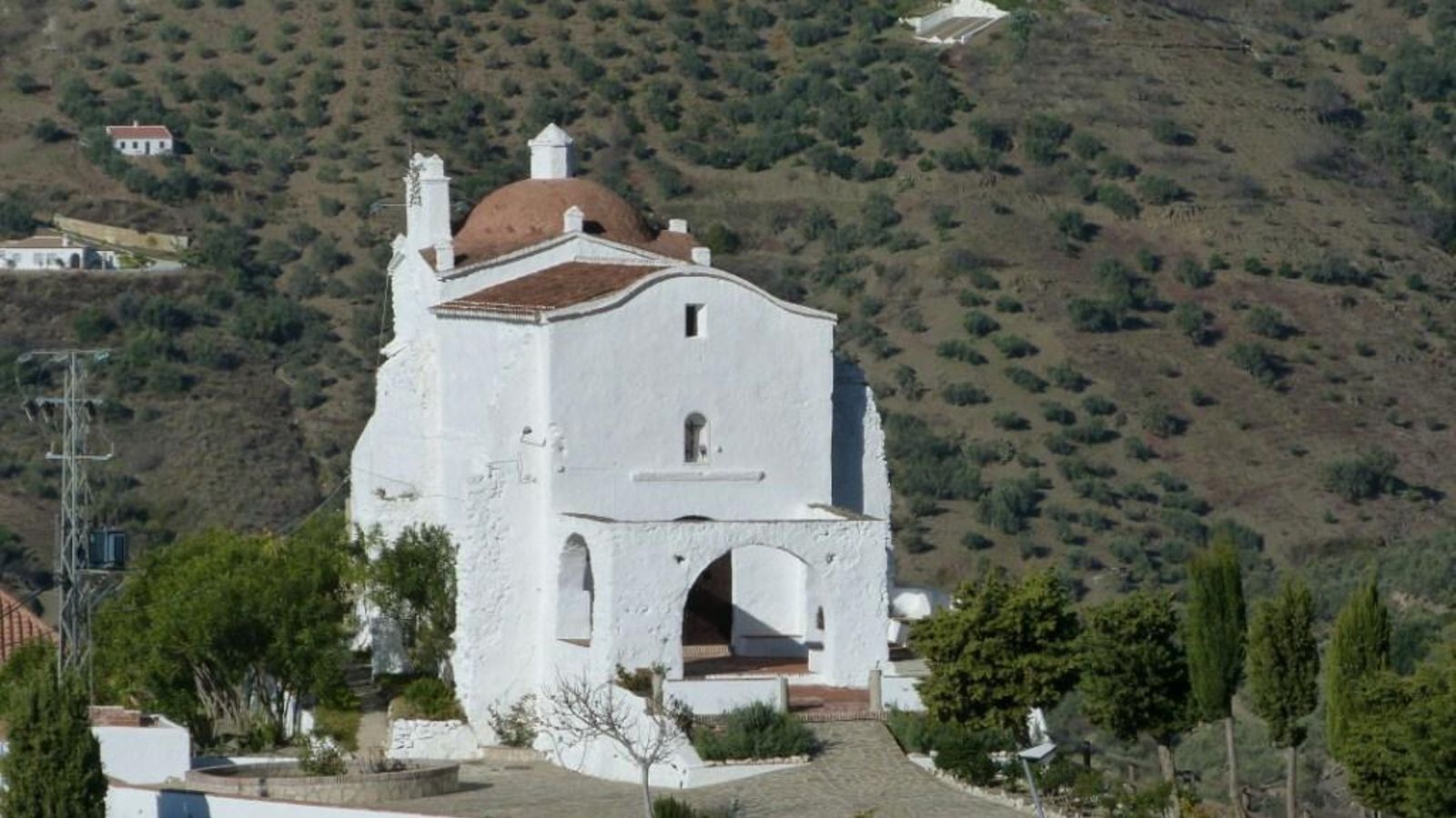 La ermita de Santa Ana de la localidad canillera. La ermita de Santa Ana de la localidad canillera.