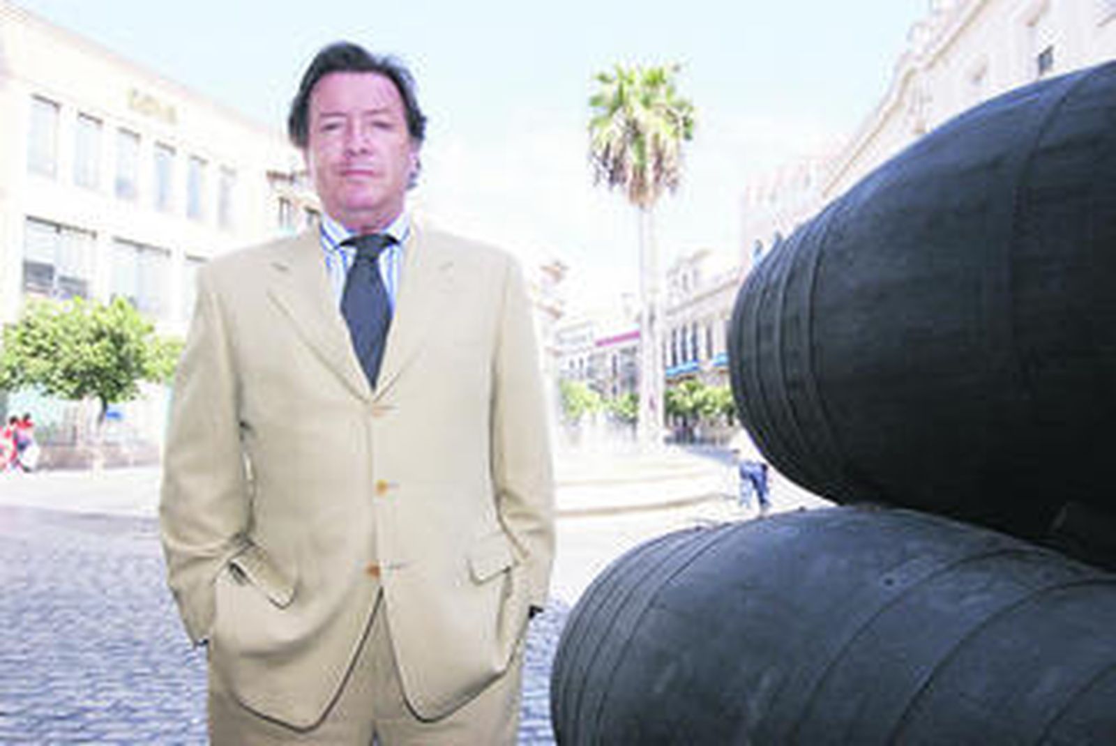 Julio Barba, en la rotonda de los casinos.