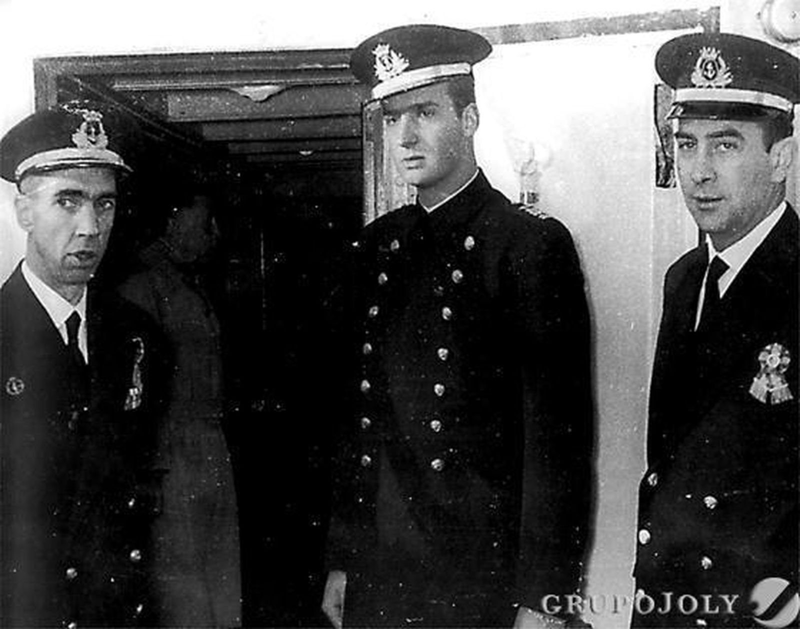 Don Juan Carlos, de guardamarina en Elcano./Diario de Cádiz