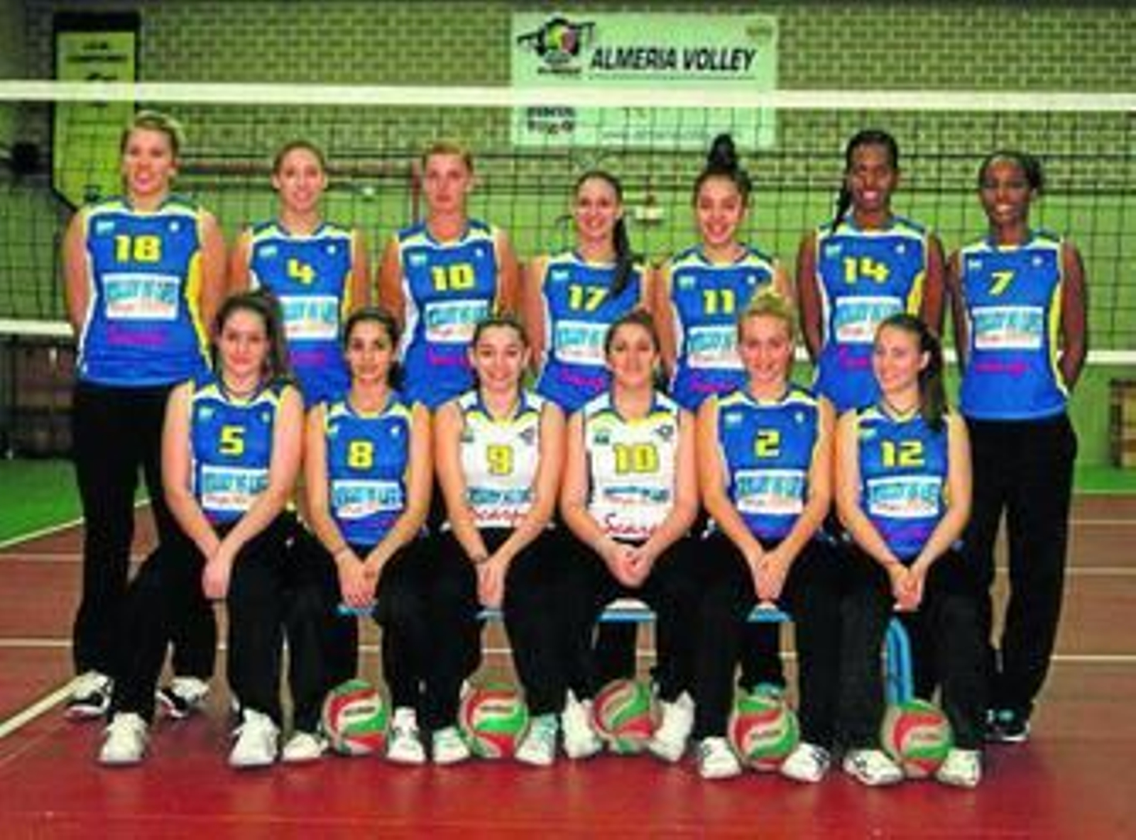 Plantilla del Volley is Life 2012-2013 que ha logrado el ascenso de forma brillante.