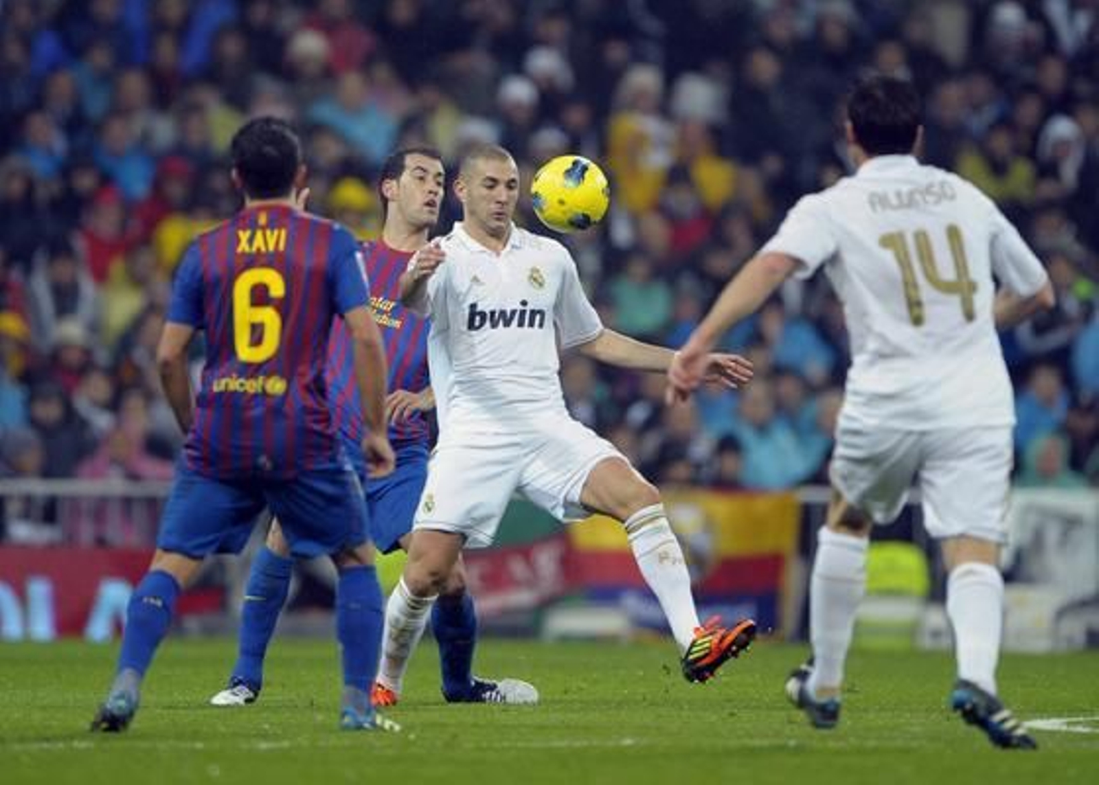 El Barcelona vence al Real Madrid a domicilio (1-3). / EFE