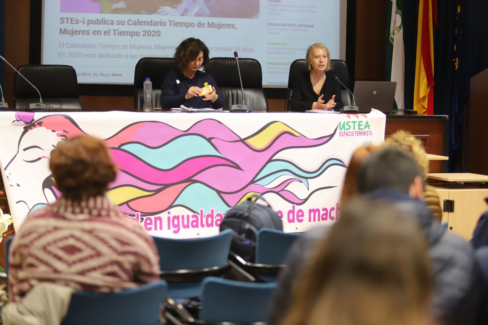 Isabel López dirige unas palabras a los asistentes a las jornadas.