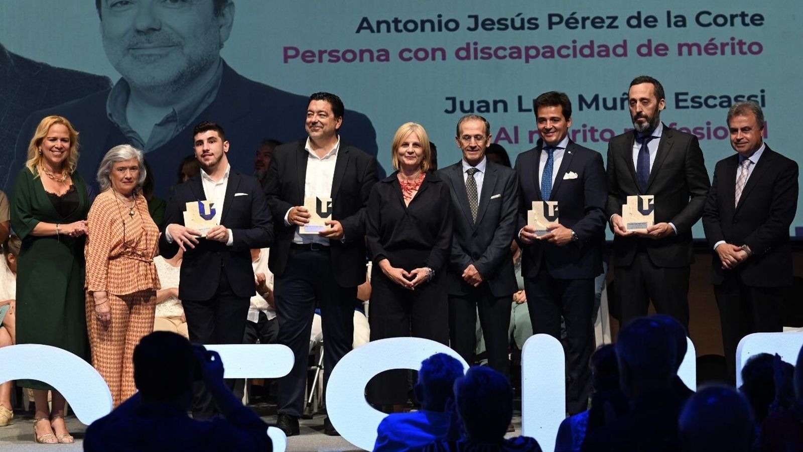 Fotografía de familia de los reconocidos por Upacesur.