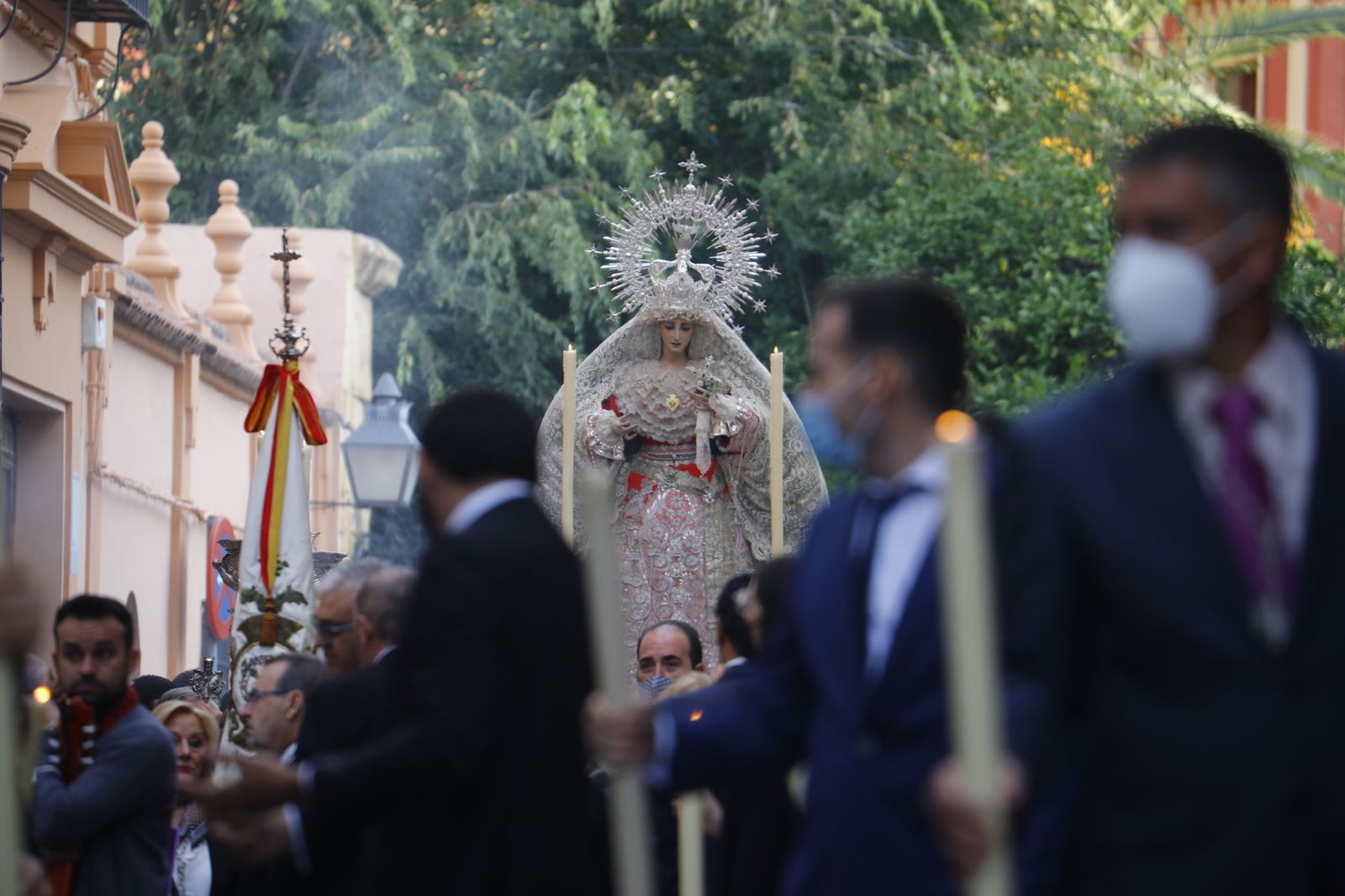 El rosario matinal de la Virgen de la Paz, en fotografías