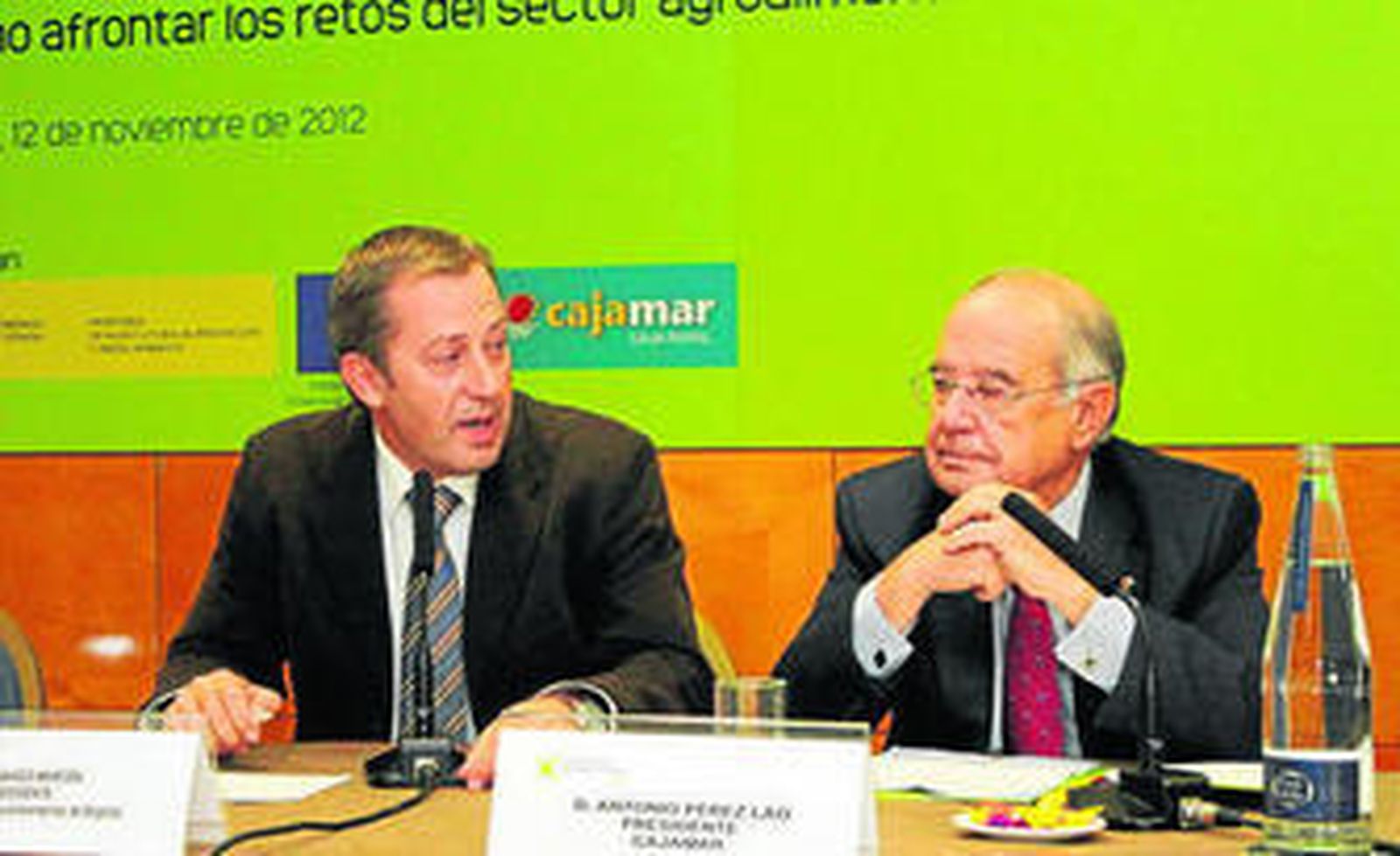 El presidente de Cooperativas Agro-alimentarias, Fernando Marcén, y Antonio Pérez Lao de Cajamar.