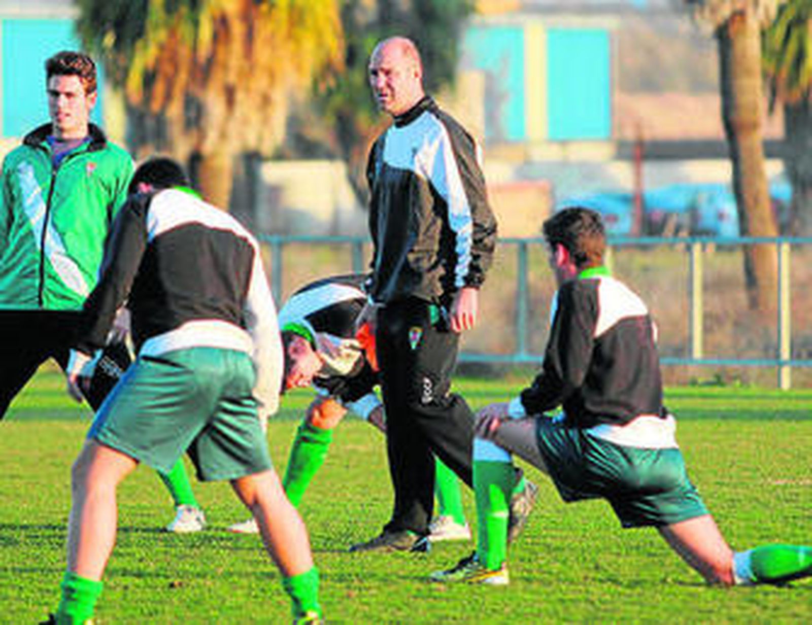 Rafa Berges, con sus jugadores en un entrenamiento.