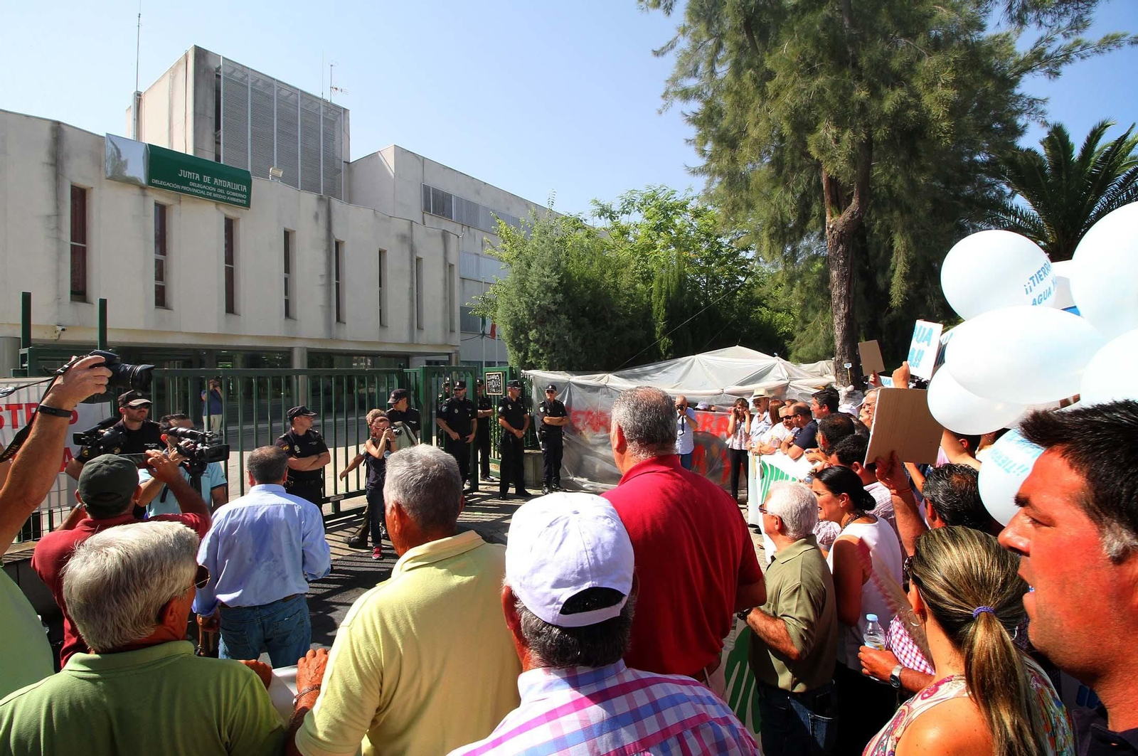 Imágenes de la manifestación para pedir agua y tierra para los regadíos del Condado.