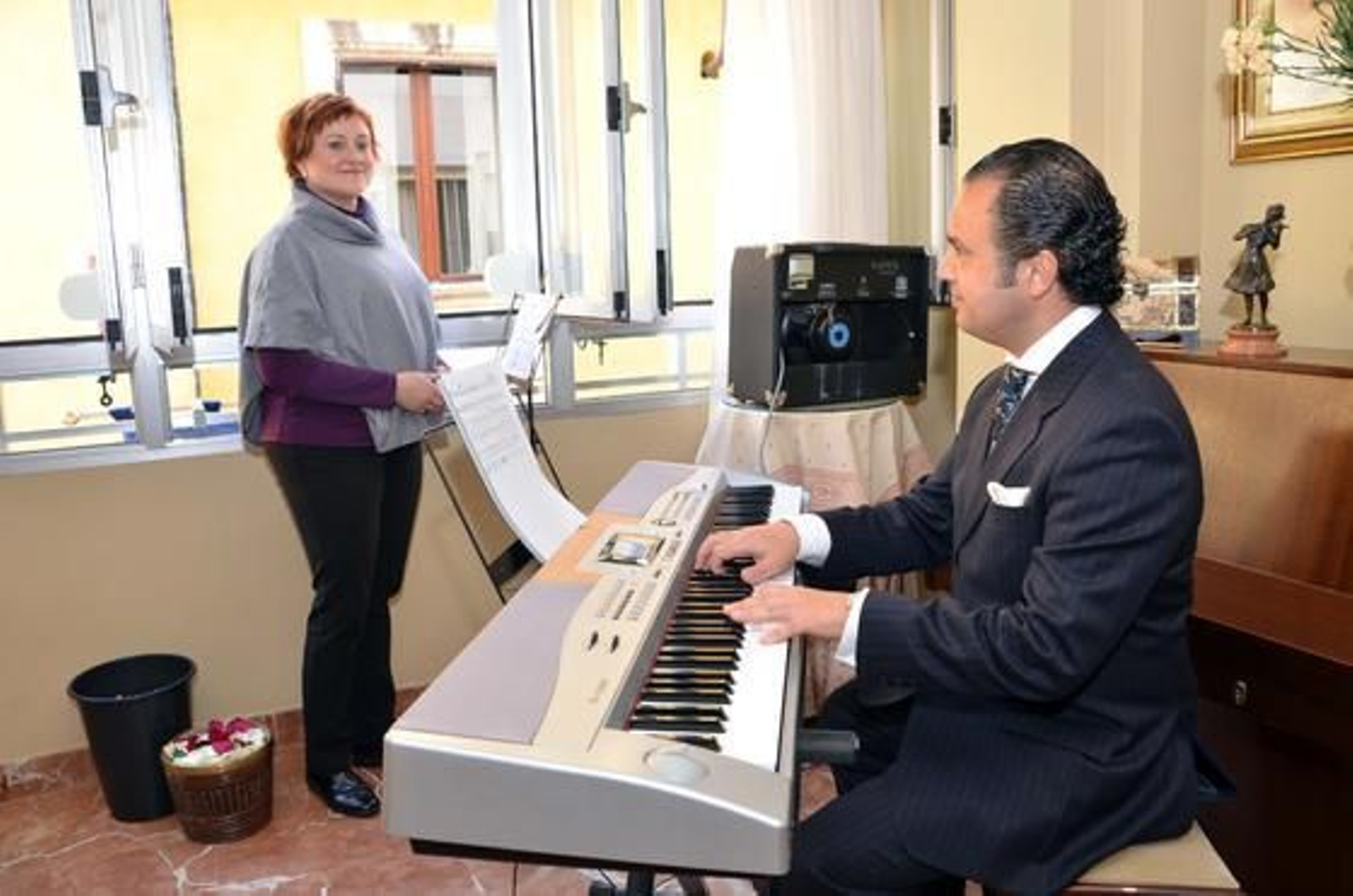 'o jesu mi'. La soprano Maribel Ortega interpretó la pieza ‘O Jesu Mi’ al paso de La Flagelación por Patricio Garvey con José Zarzana al piano.