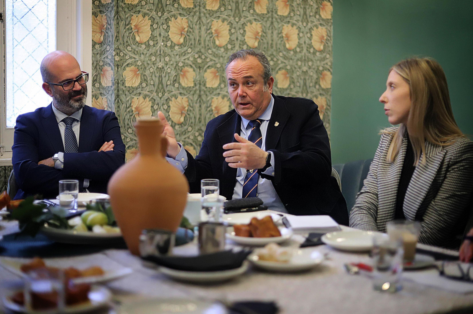 Imágenes de la tertulia cofrade "El Aguaó" de Huelva Información