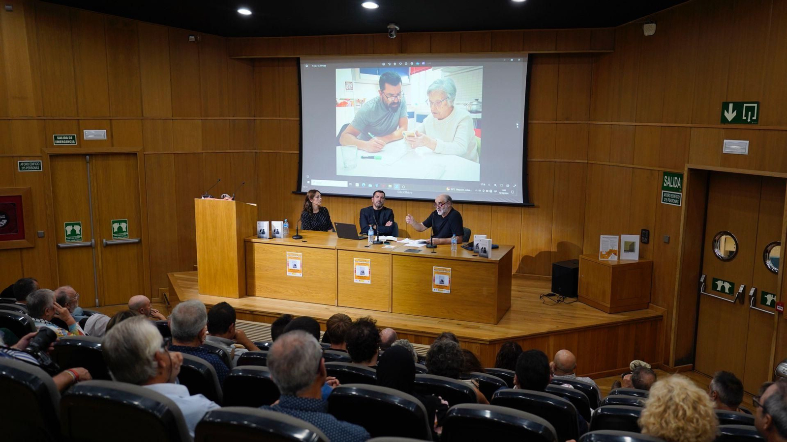 Desiré Fernández, Fernando García Arévalo y Juan Moriche, durante la presentación del libro. Desiré Fernández, Fernando García Arévalo y Juan Moriche, durante la presentación del libro.