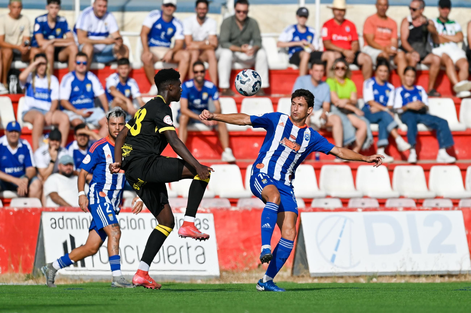 Imágenes del Xerez CD-Sanluqueño en el XLIX Trofeo Ciudad de El Puerto