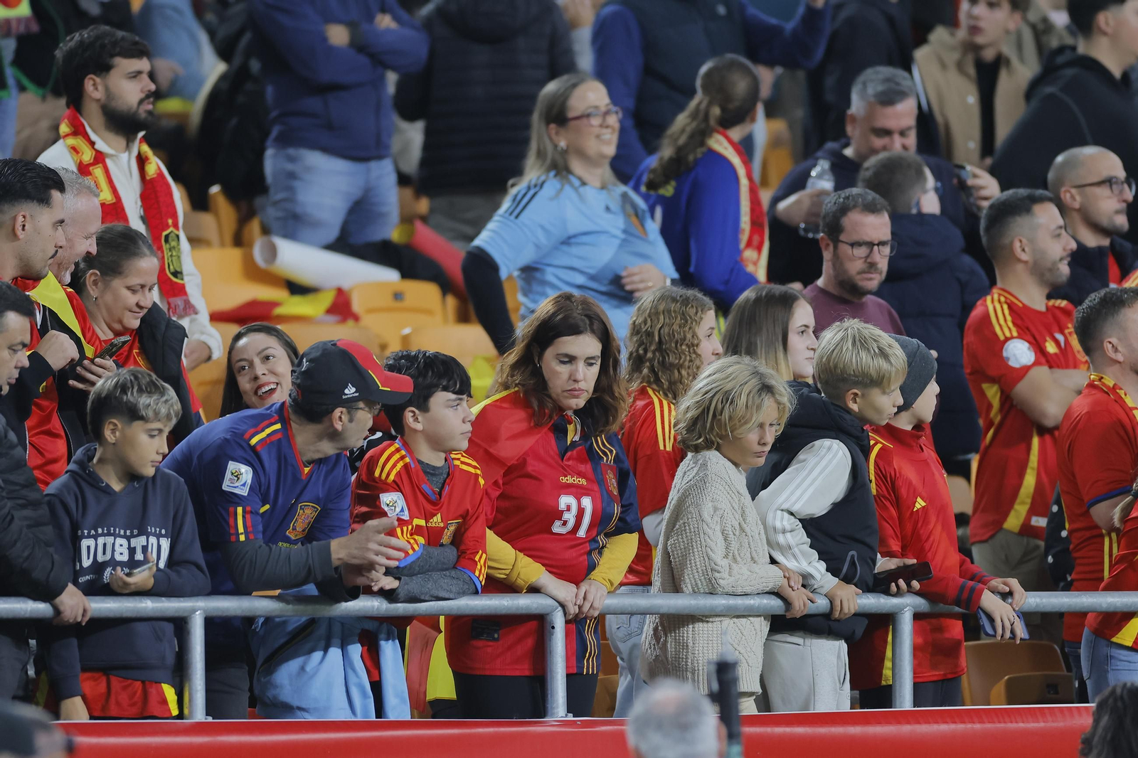 Búscate en las fotos del España - Turquia