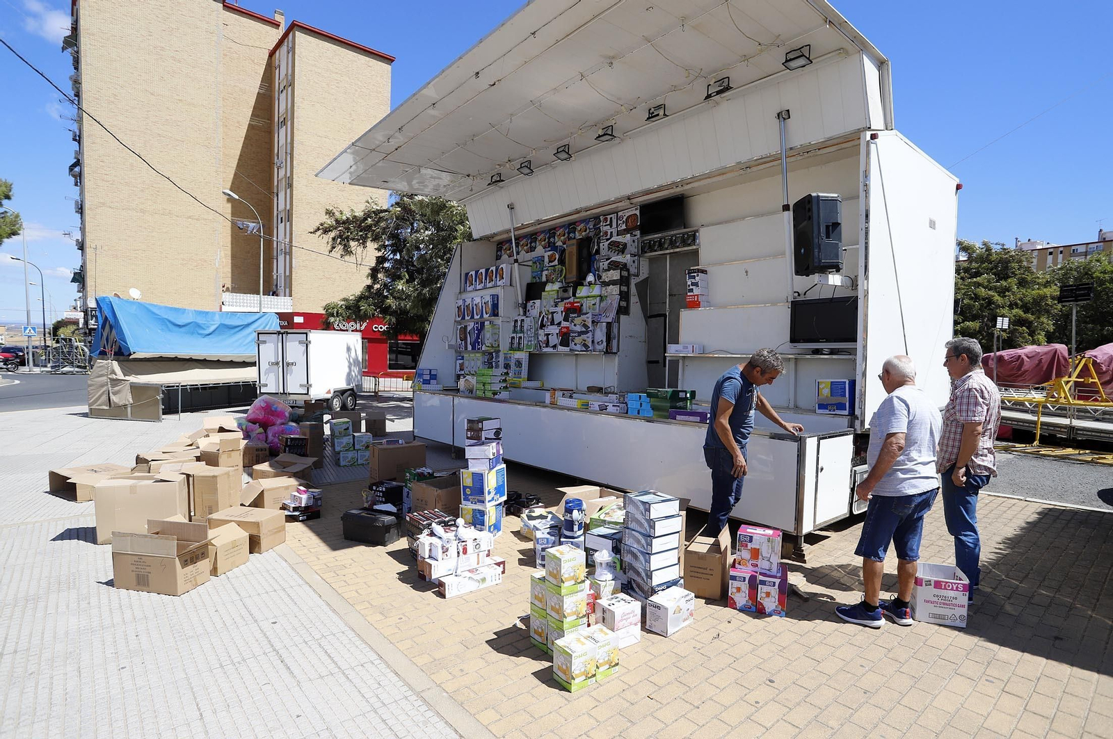 Imágenes de los preparativos para las Fiestas de La Cinta