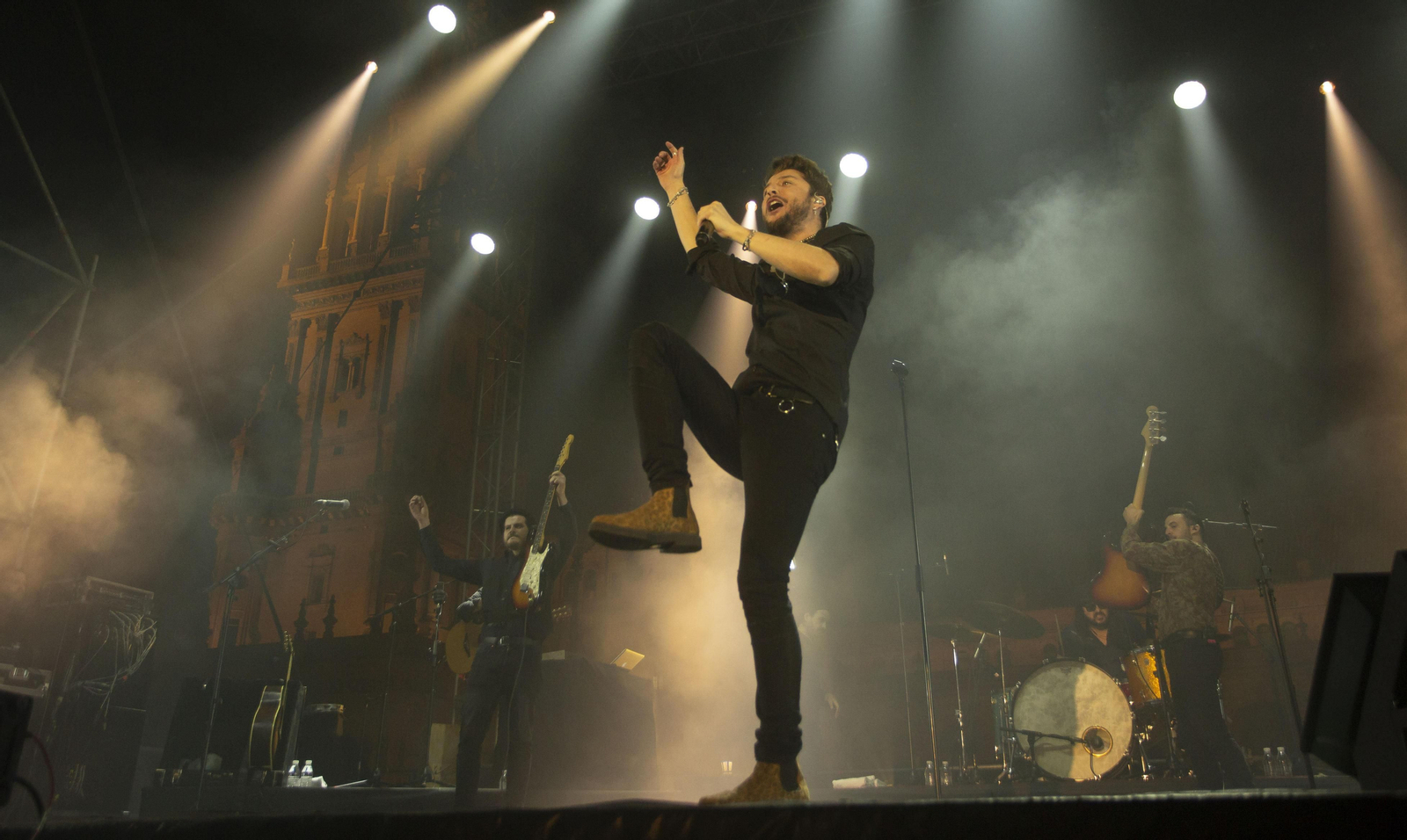 El concierto de Manuel Carrasco en la Plaza de España, en imágenes