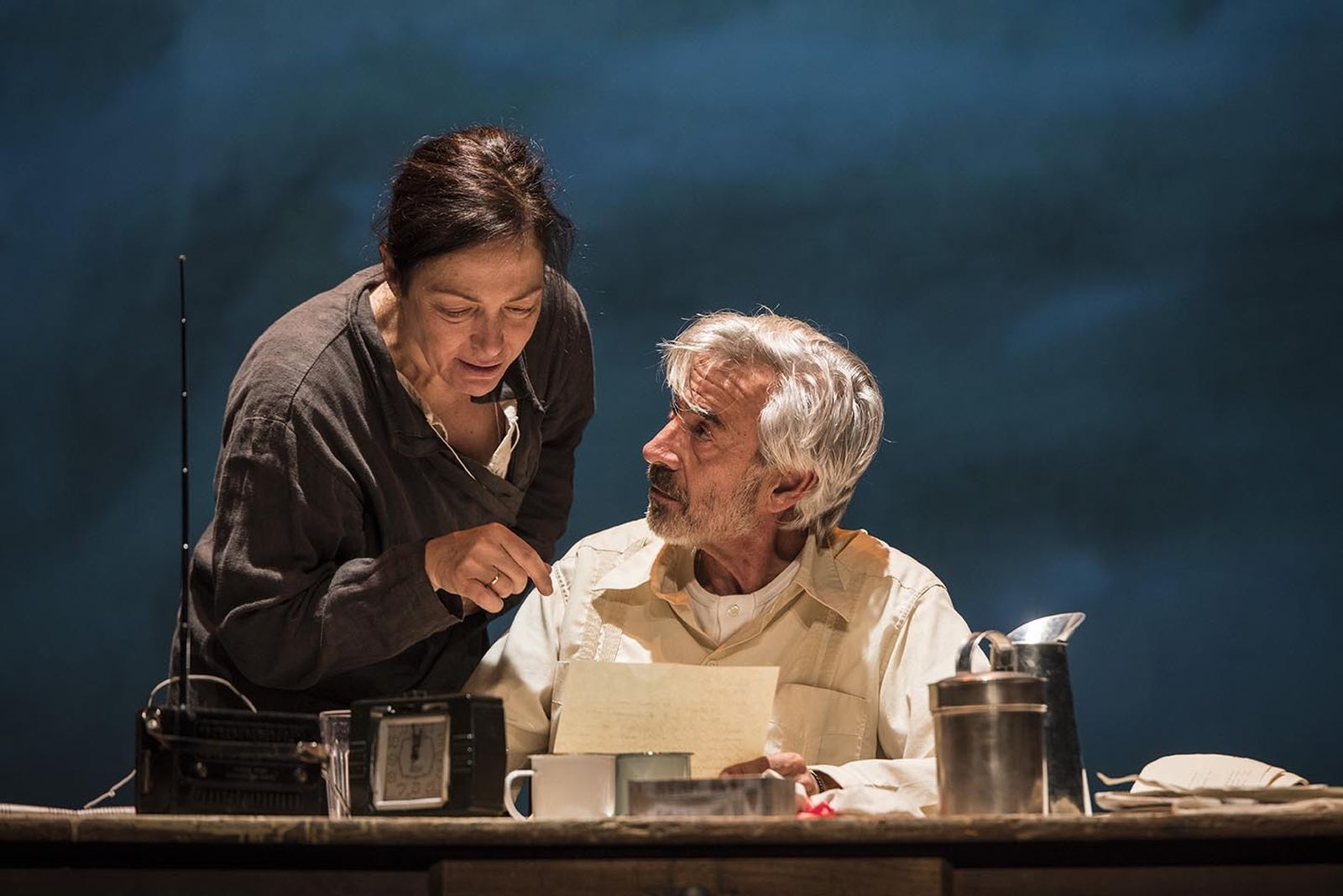 Una escena de 'El coronel no tiene quien le escriba', protagonizada por Imanol Arias.
