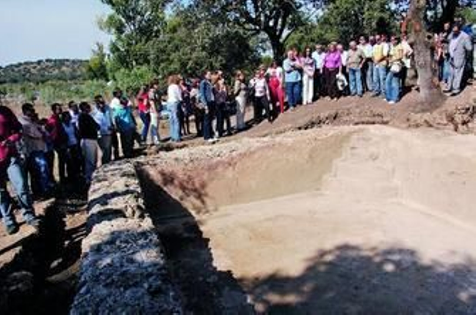 Una de las estructuras encontradas en el yacimiento. Una de las estructuras encontradas en el yacimiento.
