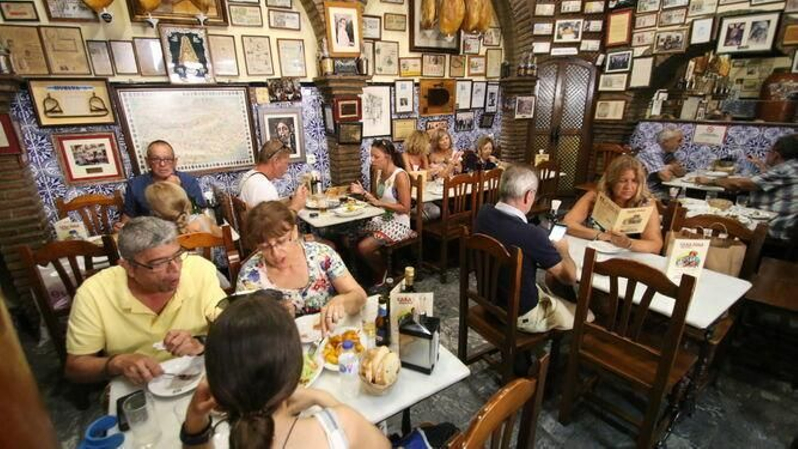 Casa Puga, uno de los negocios con más solera de Andalucía.