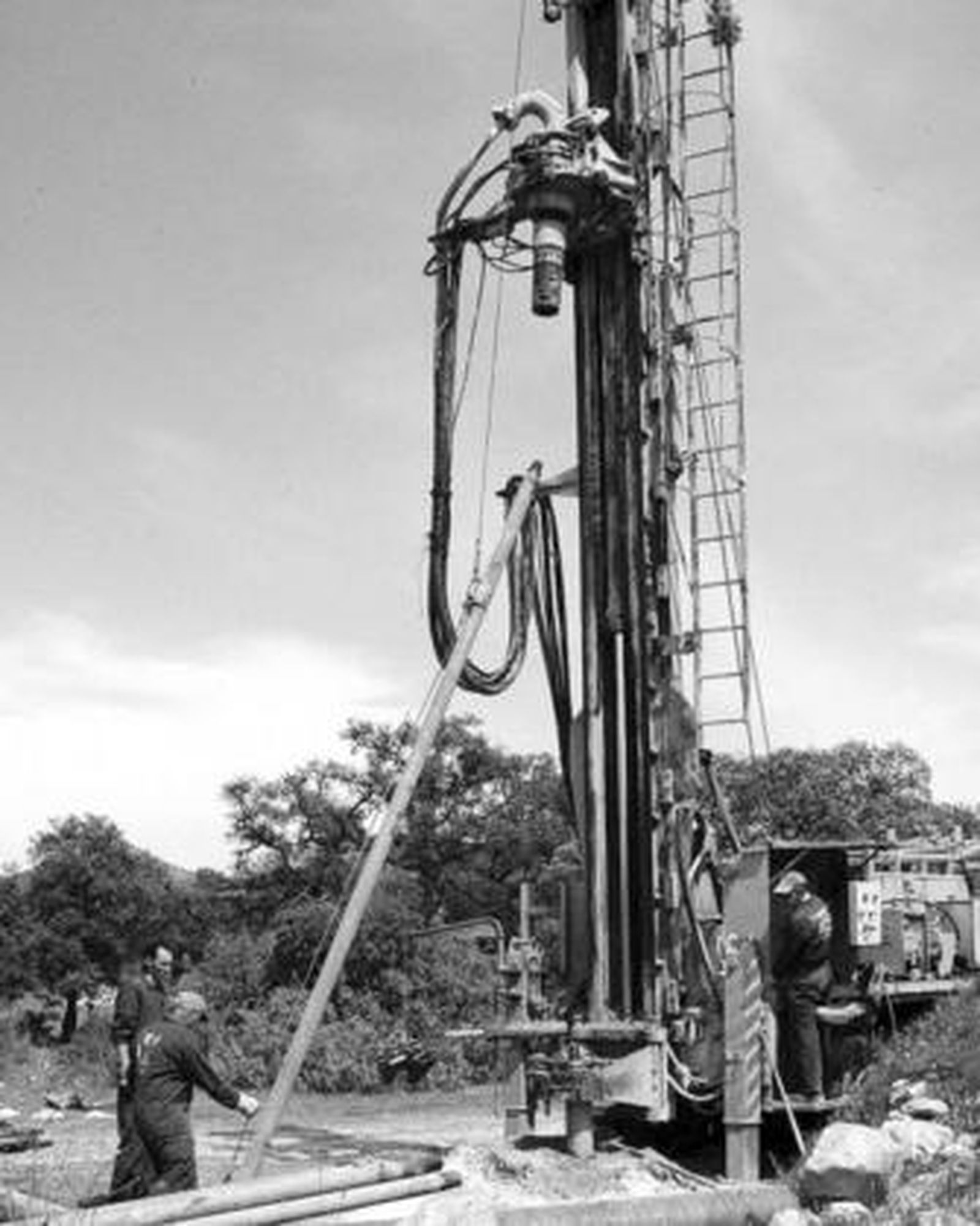 Prospecciones en la zona conocida como El Lugo en busca de nuevos pozos.