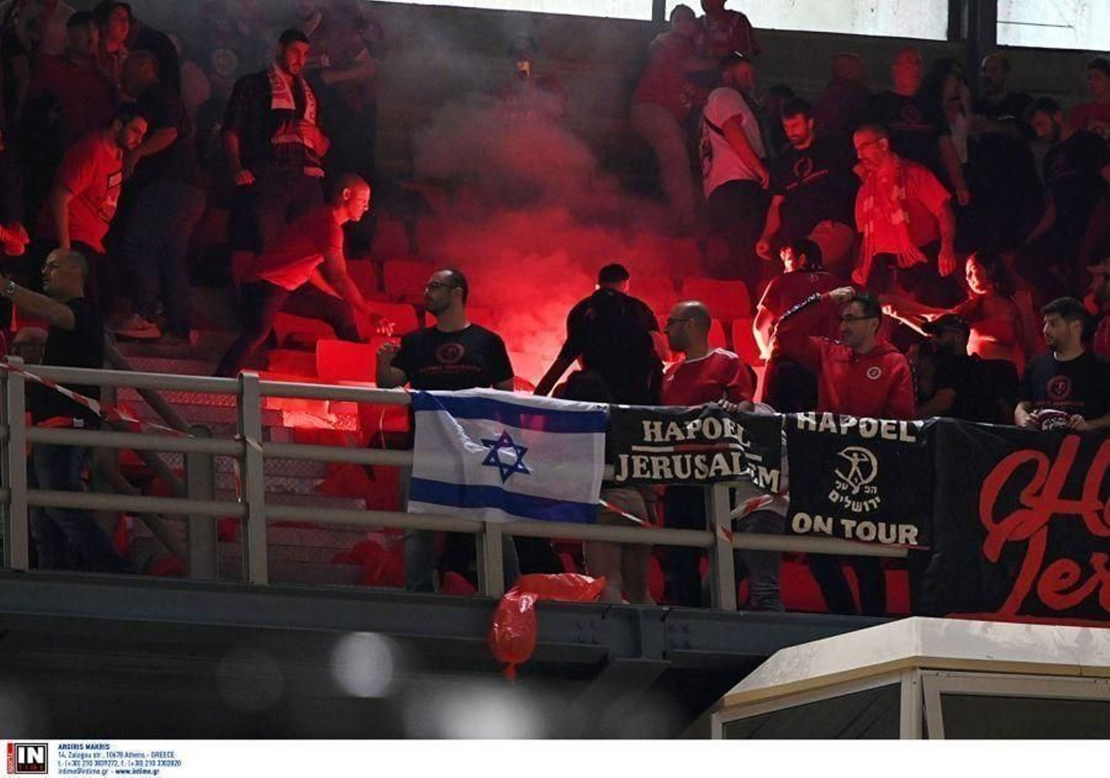 Los hinchas del Hapoel, en Atenas.