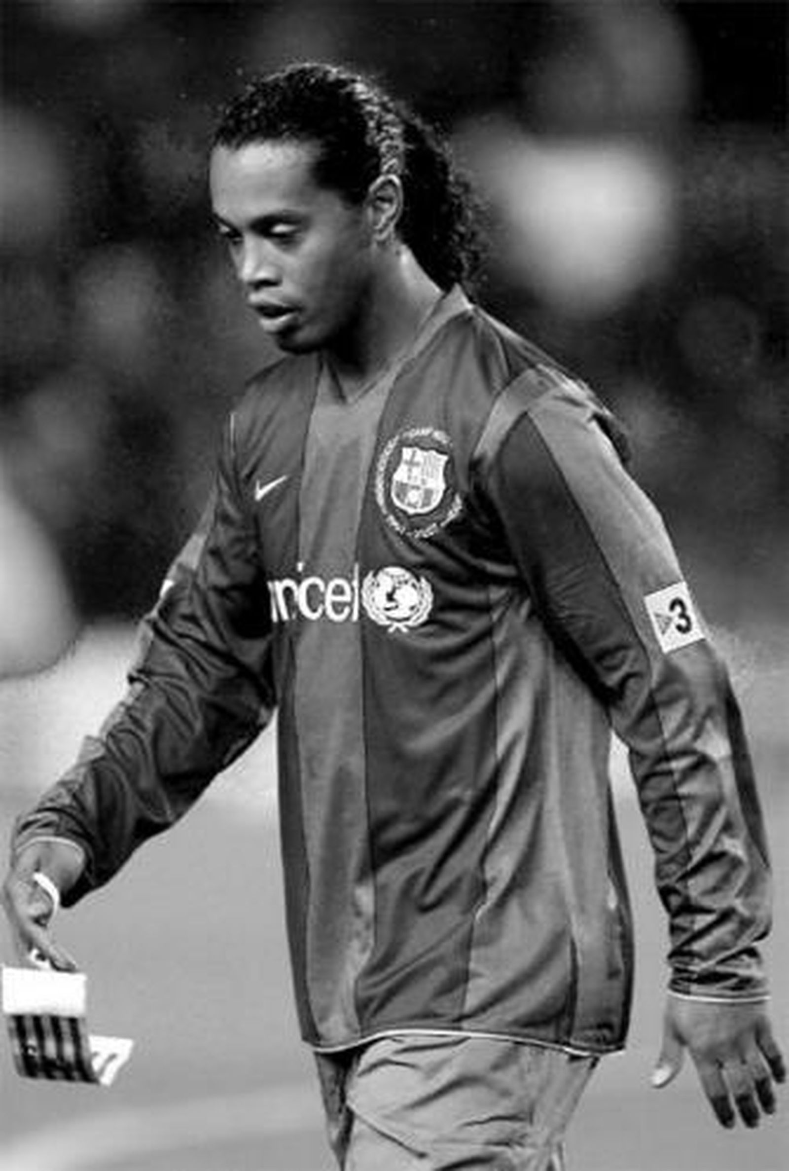 Ronaldinho sigue sin parecerse al que fue y el Barcelona lo sufre.