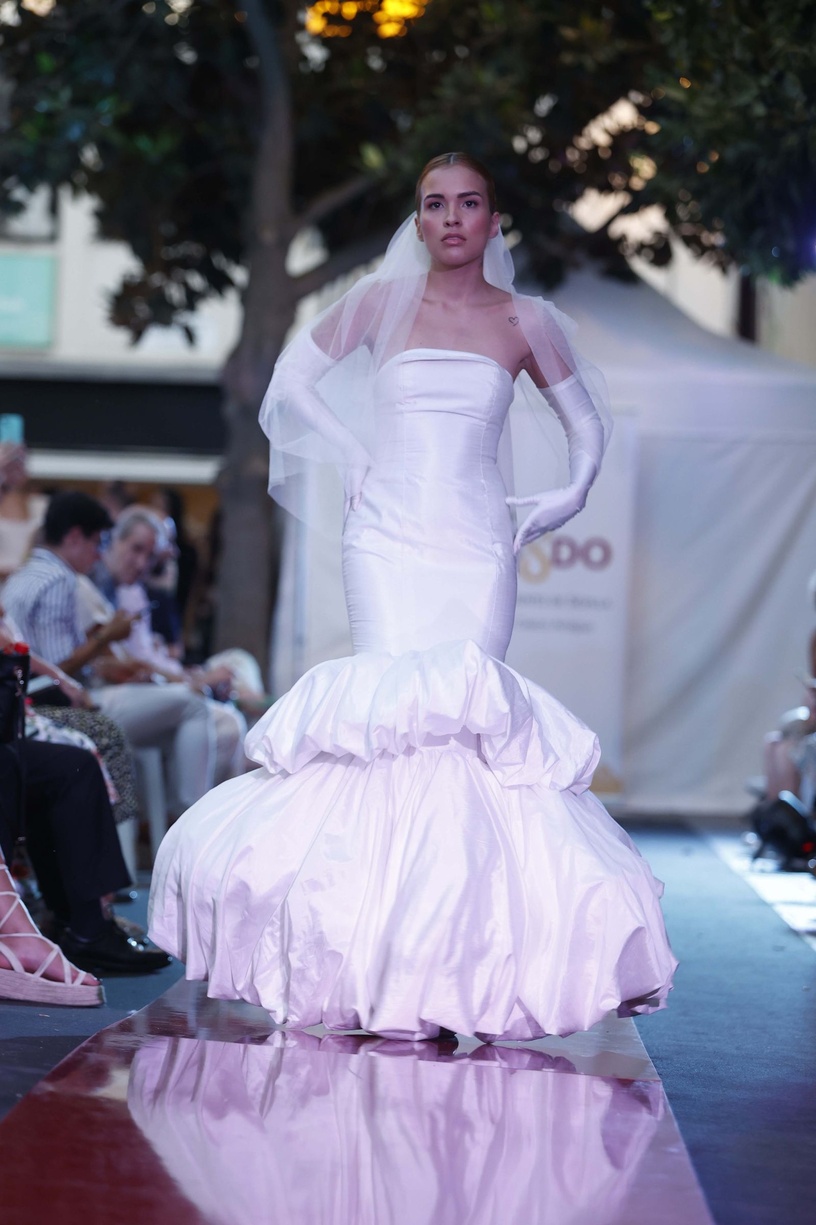 Las imágenes del Desfile de Jóvenes Diseñadores en la Plaza de la Magdalena