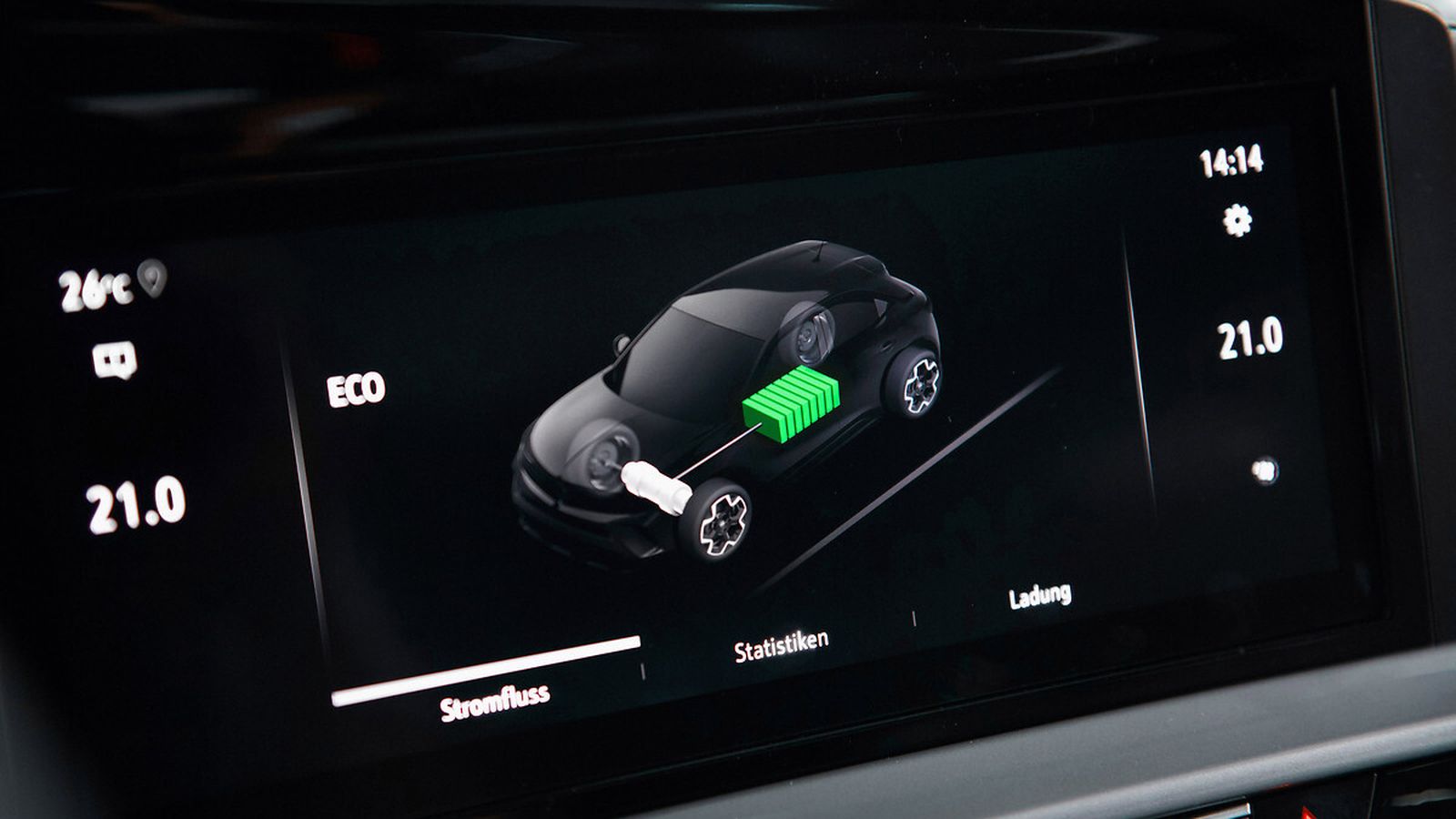 Salvo que lo conectemos a un punto de carga, la máxima información que tendremos sobre la cantidad de energía contenida en la batería será el indicador de autonomía y este pictograma.