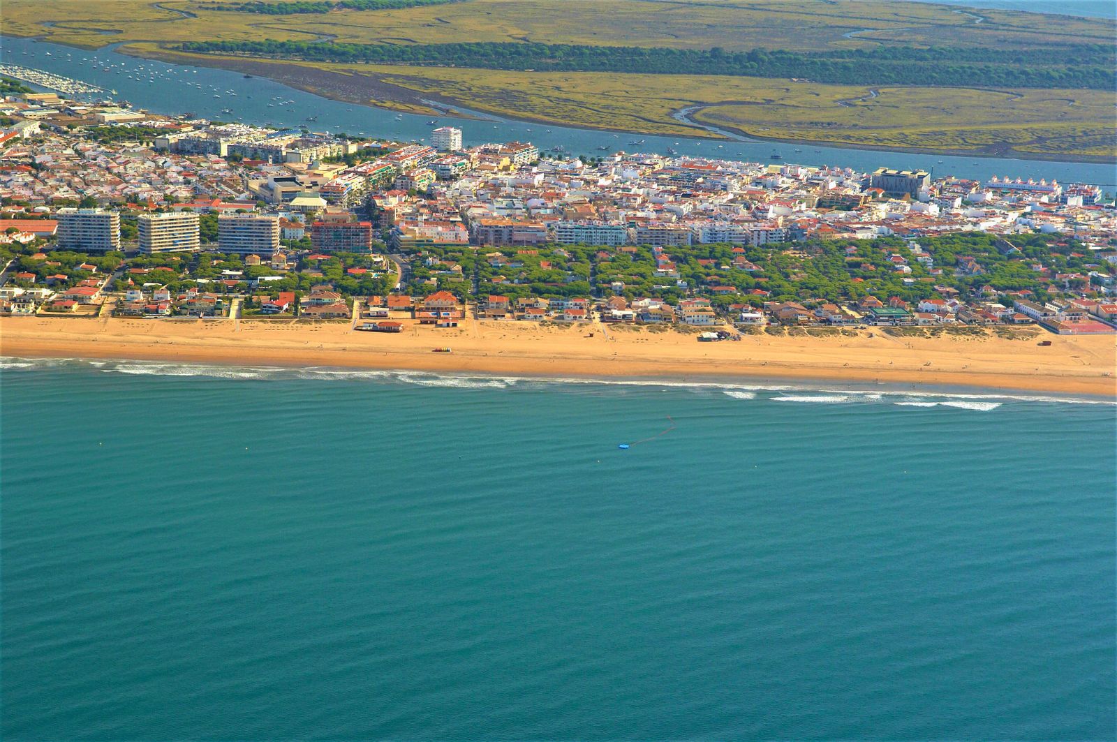 Un paisaje inigualable que supone un verdadero placer para los sentidos, donde todos los caminos llevan al mar.