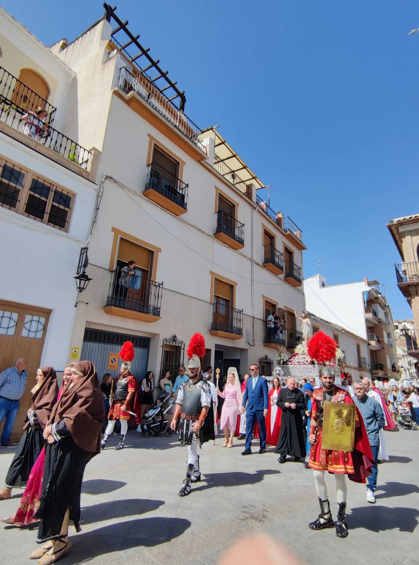 La procesión de Nuestro Padre Jesús Resucitado de Iznájar, en imágenes