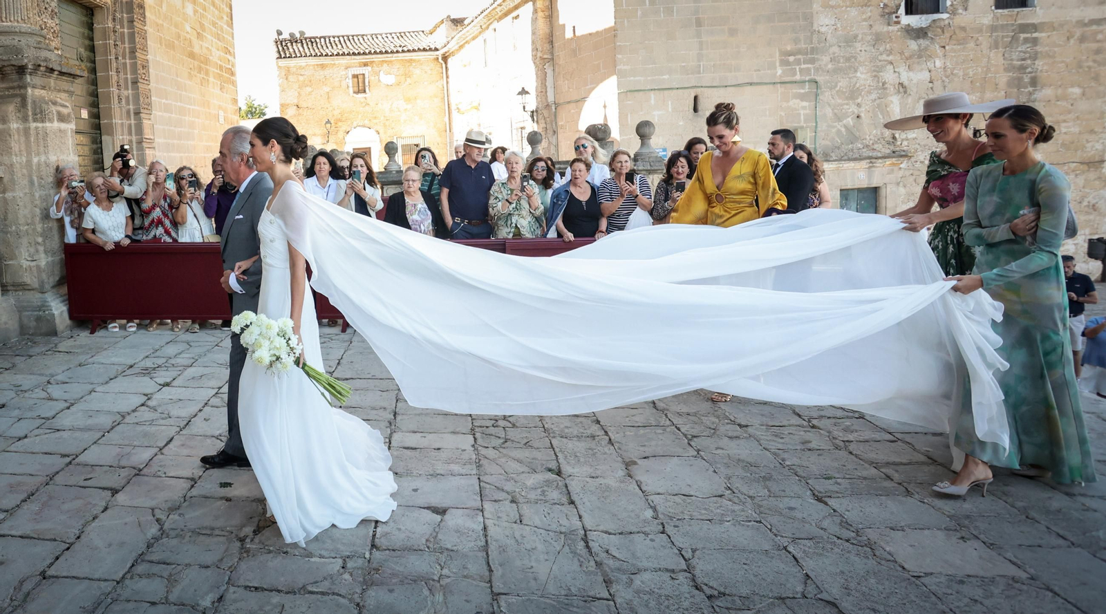 Imágenes de los asistentes a la boda de Ana Cristina Portillo Domecq en la Catedral de Jerez Imágenes de los asistentes a la boda de Ana Cristina Portillo Domecq en la Catedral de Jerez