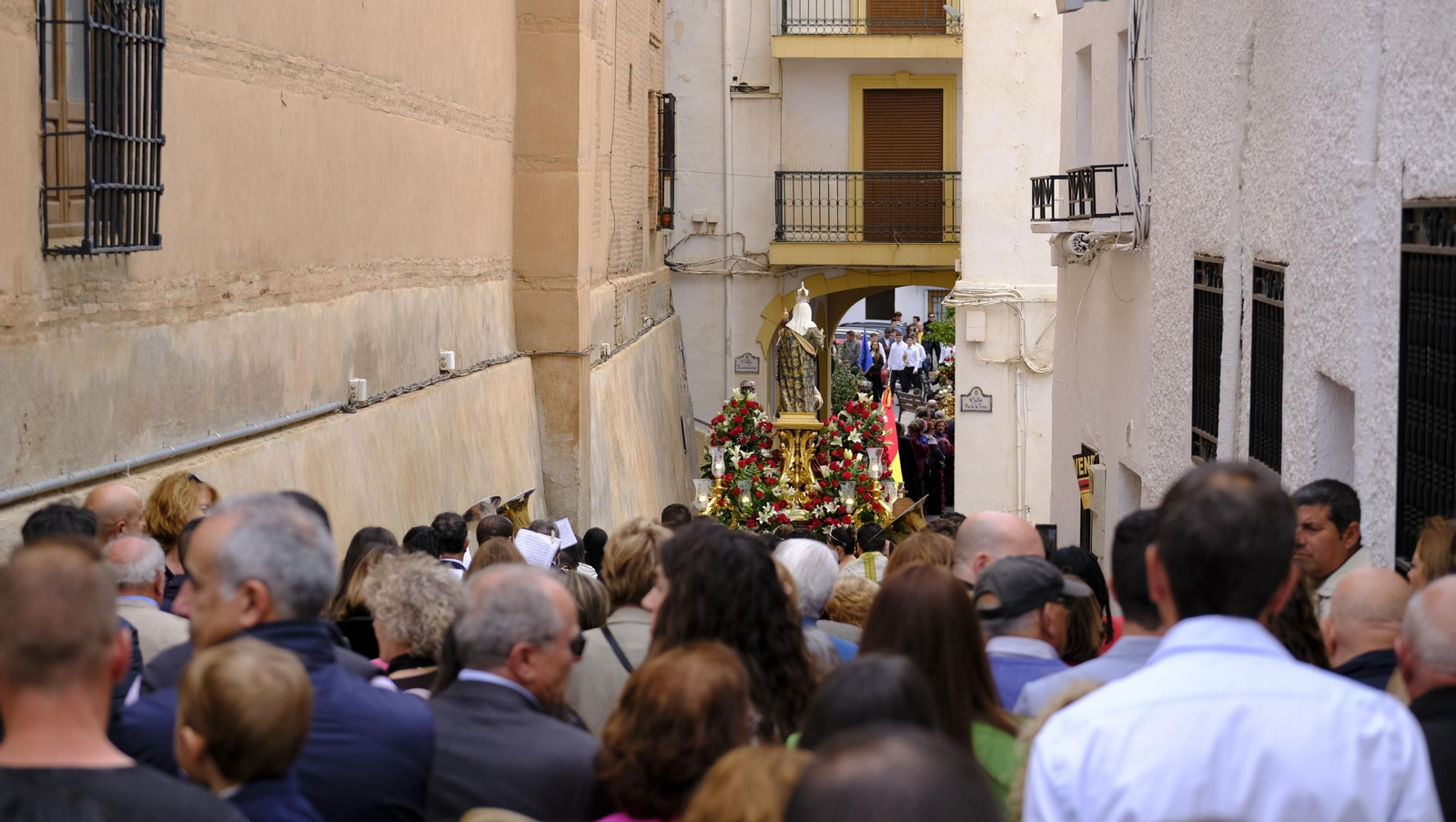 Imágenes de la procesión y paella solidaria en las Fiestas de Abla