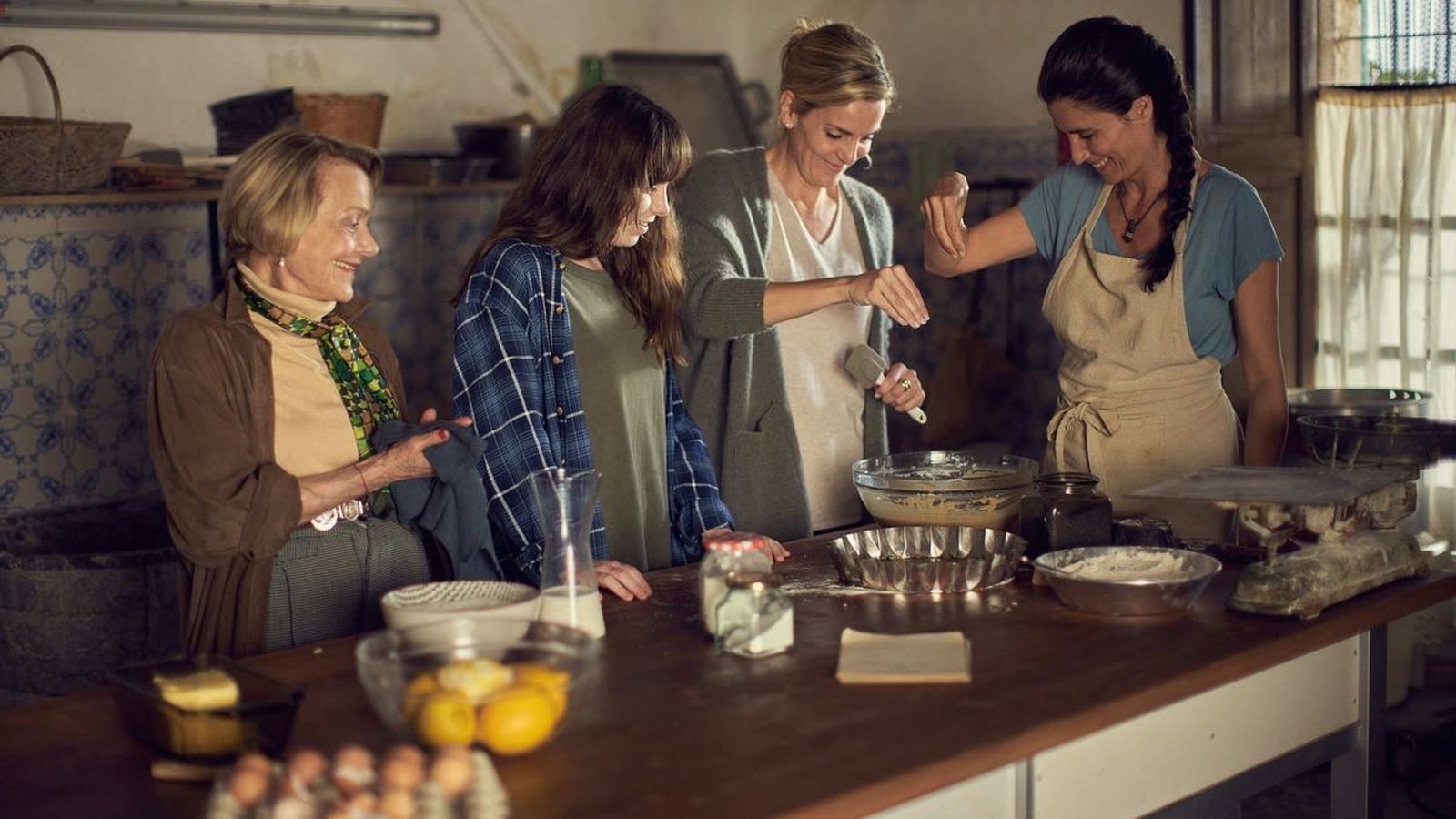Varias generaciones de mujeres en una escena del filme de Zambrano.
