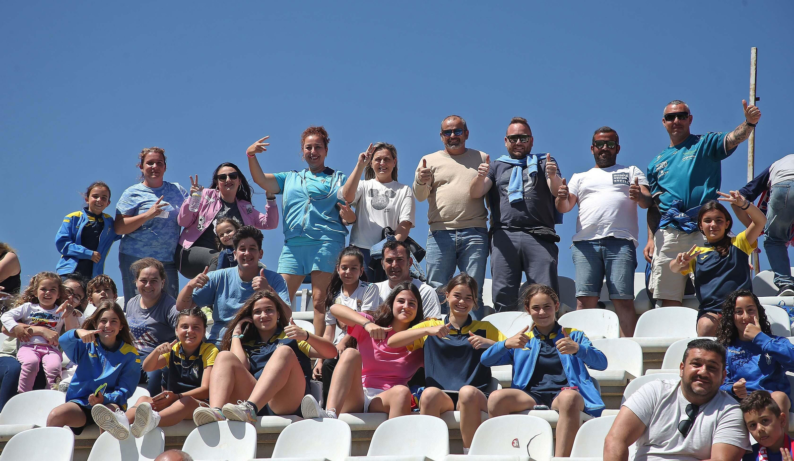 Fotos de la afición durante el Algeciras - San Fernando en el Nuevo Mirador